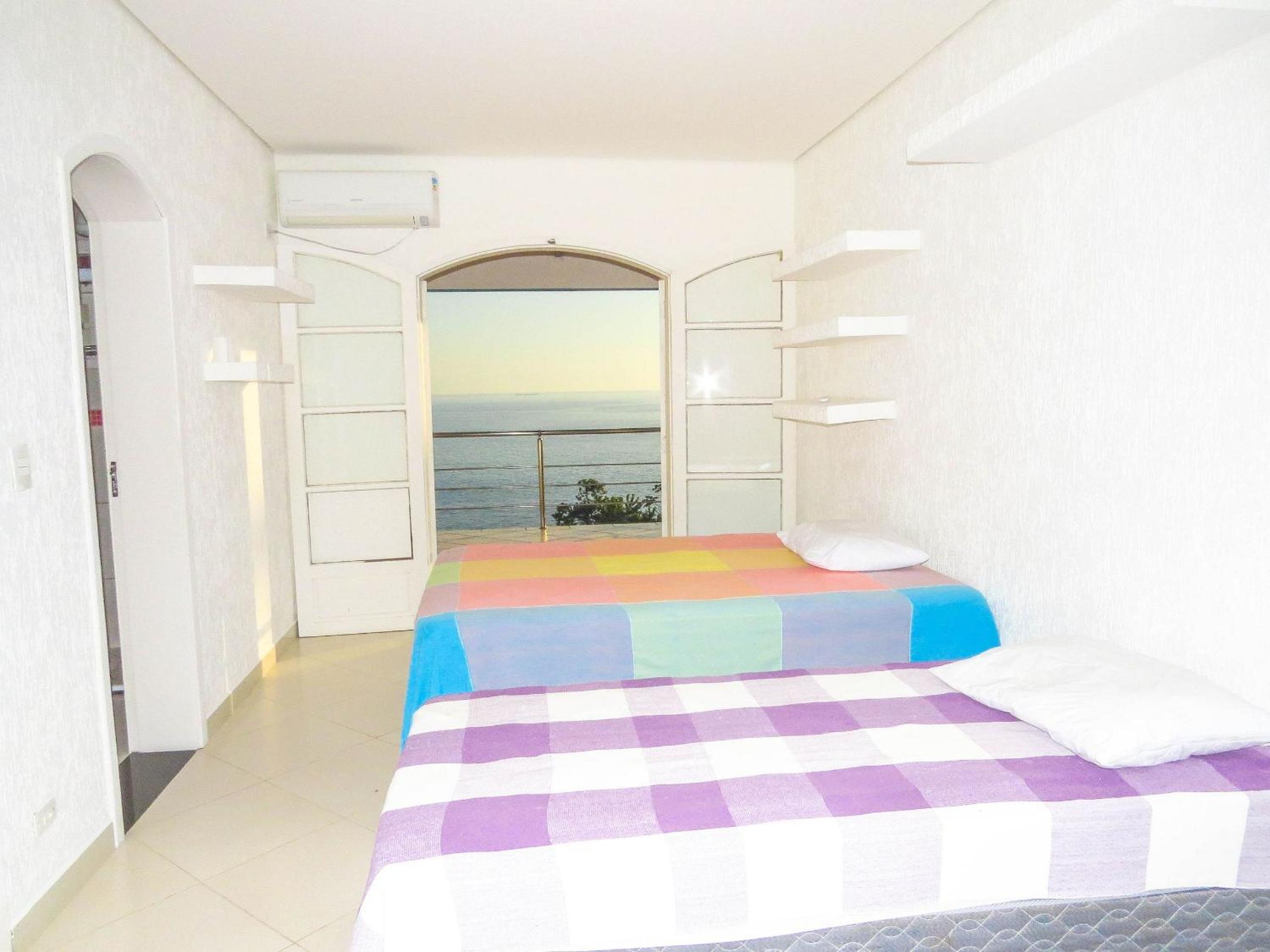 Casa costeira com vista e área gourmet no Borrifos