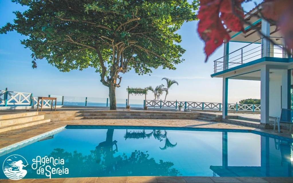 Casa costeira com vista e área gourmet no Borrifos