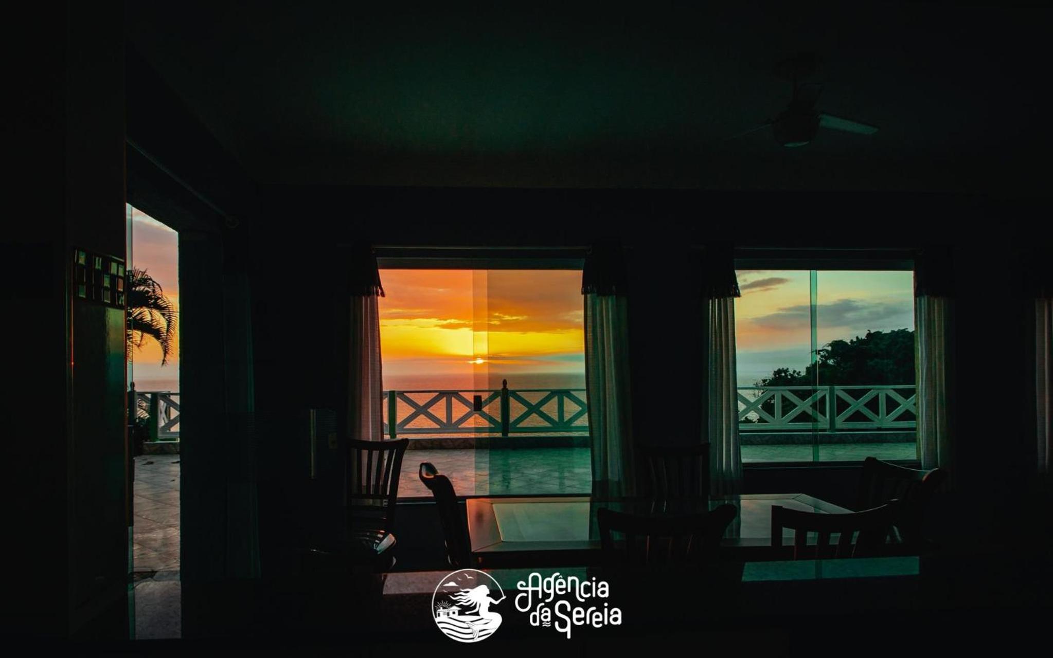 Casa costeira com vista e área gourmet no Borrifos