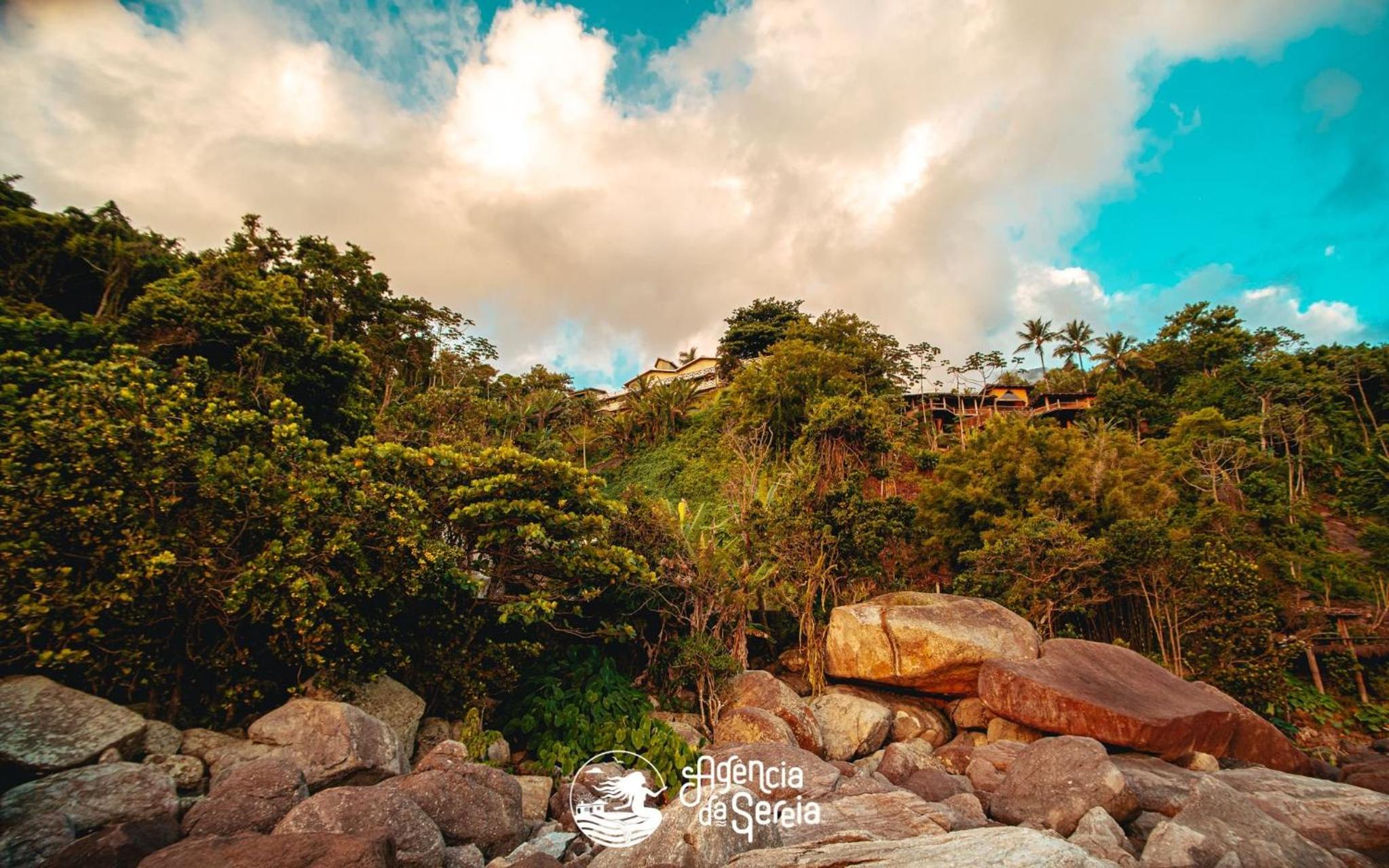 Casa costeira com vista e área gourmet no Borrifos