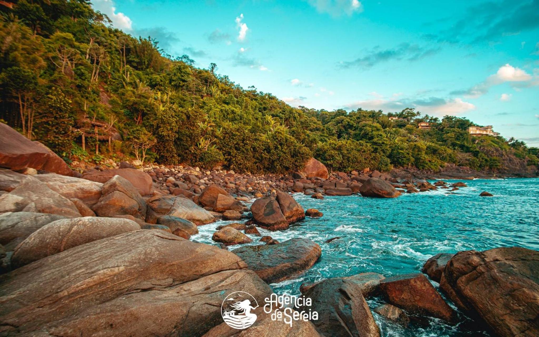 Casa costeira com vista e área gourmet no Borrifos