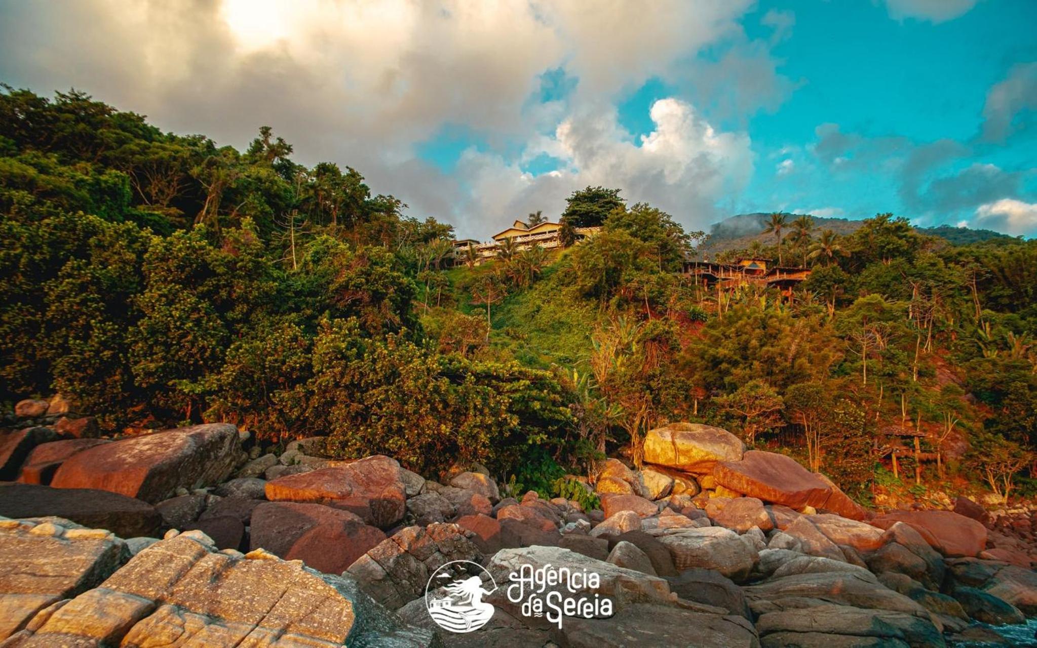 Casa costeira com vista e área gourmet no Borrifos