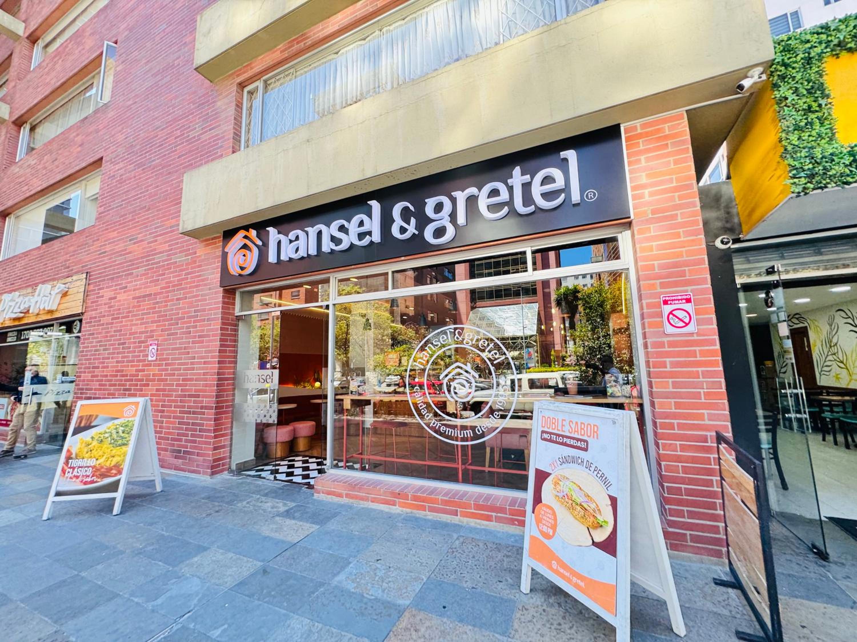 Suite frente al Quicentro Shopping vista frontal piso alto diagonal al Hotel Sheraton