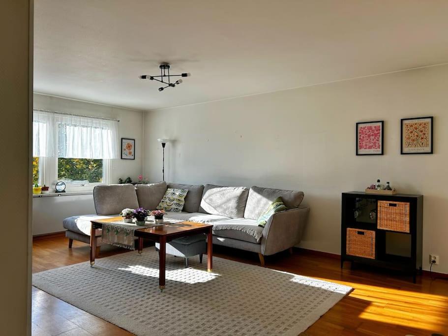 Cozy Villa between Airport&Center - Up to 8 person view 2