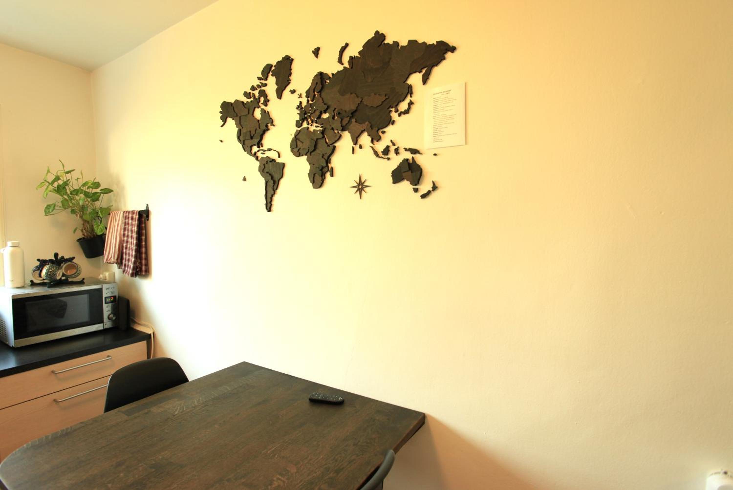 Comfortable 1 bedroom condo close to center view 2