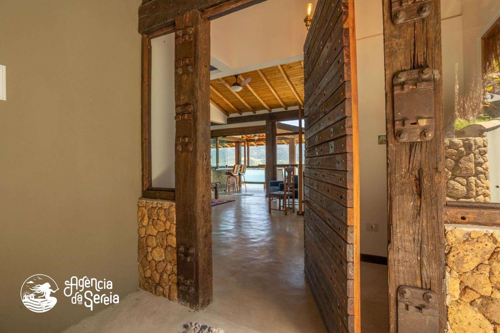 Casa em cond c/vista para Ilha das Cabras em Piúva