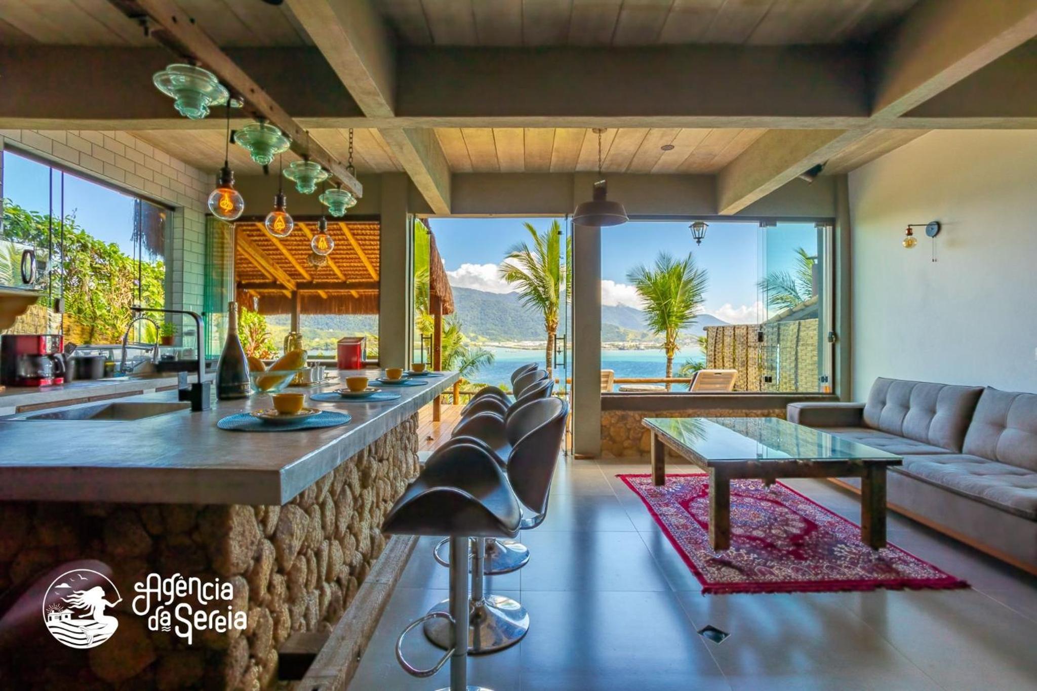 Casa em cond c/vista para Ilha das Cabras em Piúva