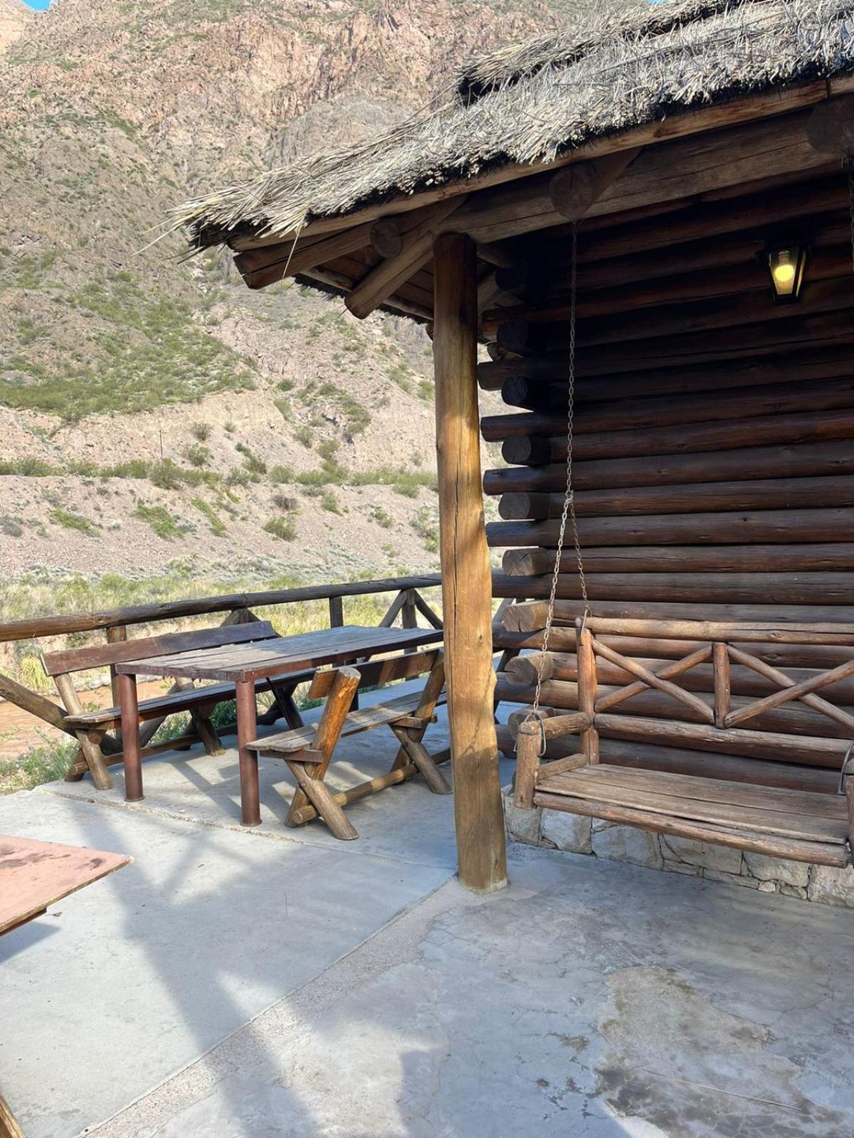 Preciosa cabaña junto al río
