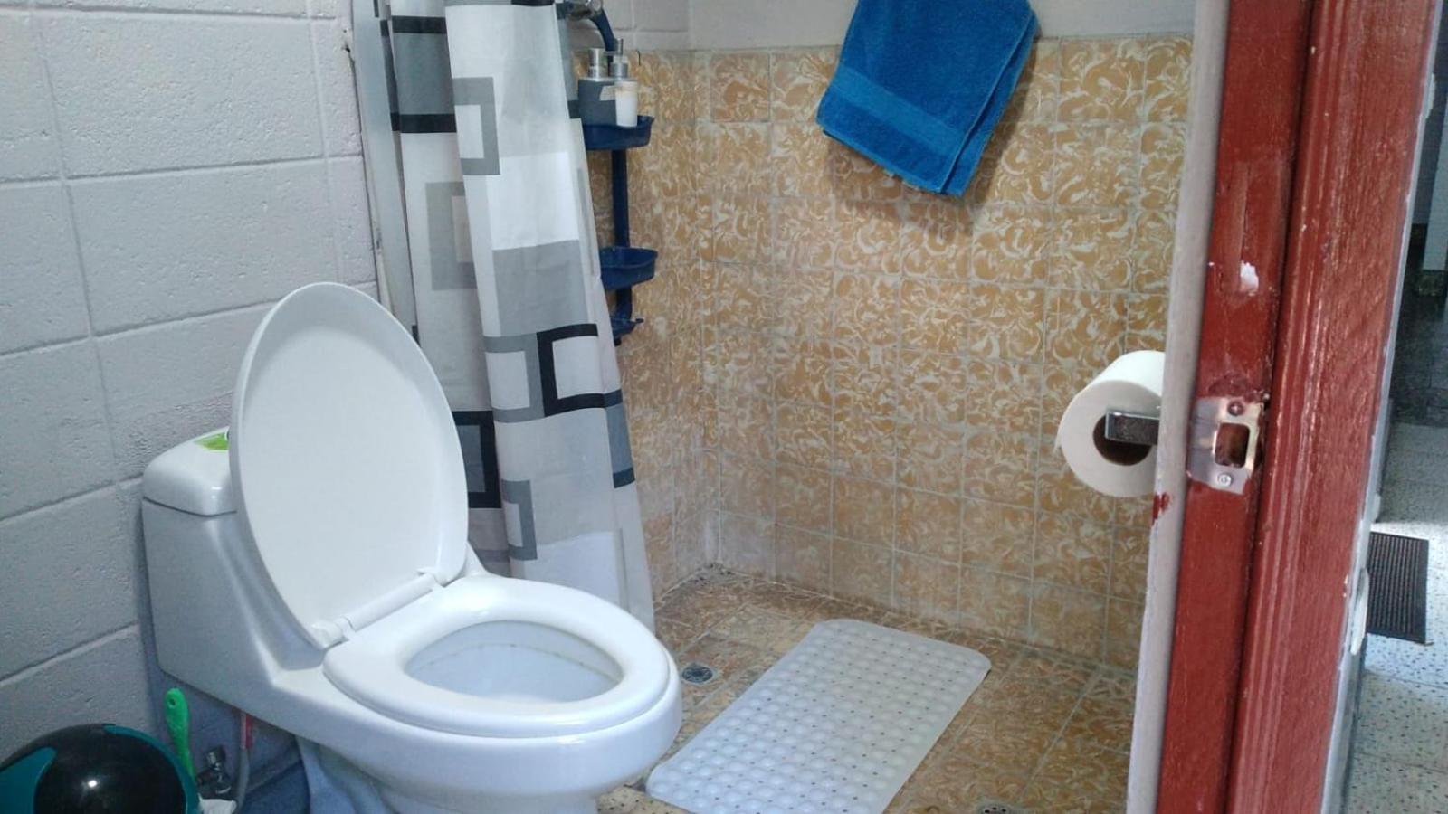 Spacious Home W Private Parking view 2