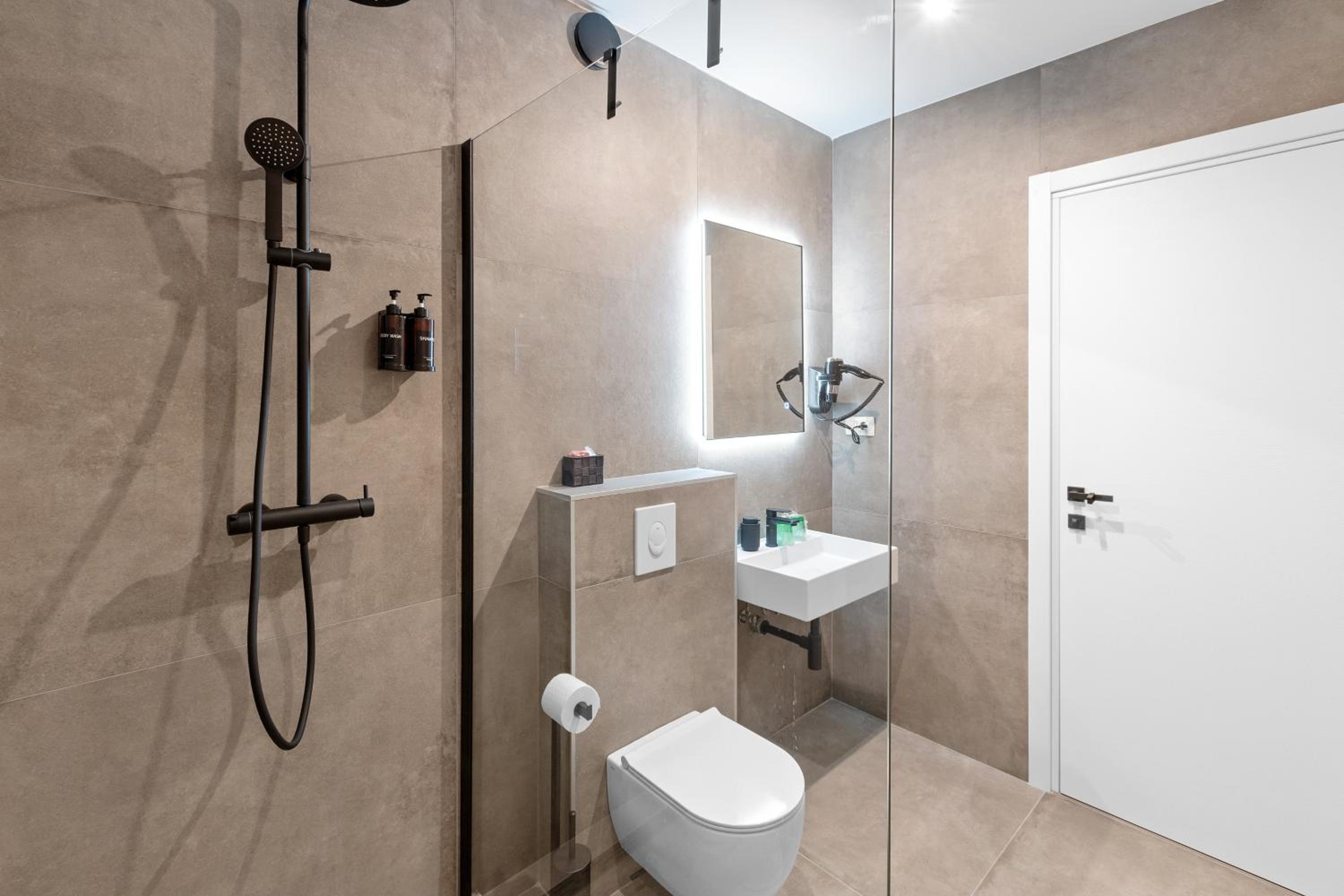 Photo 32