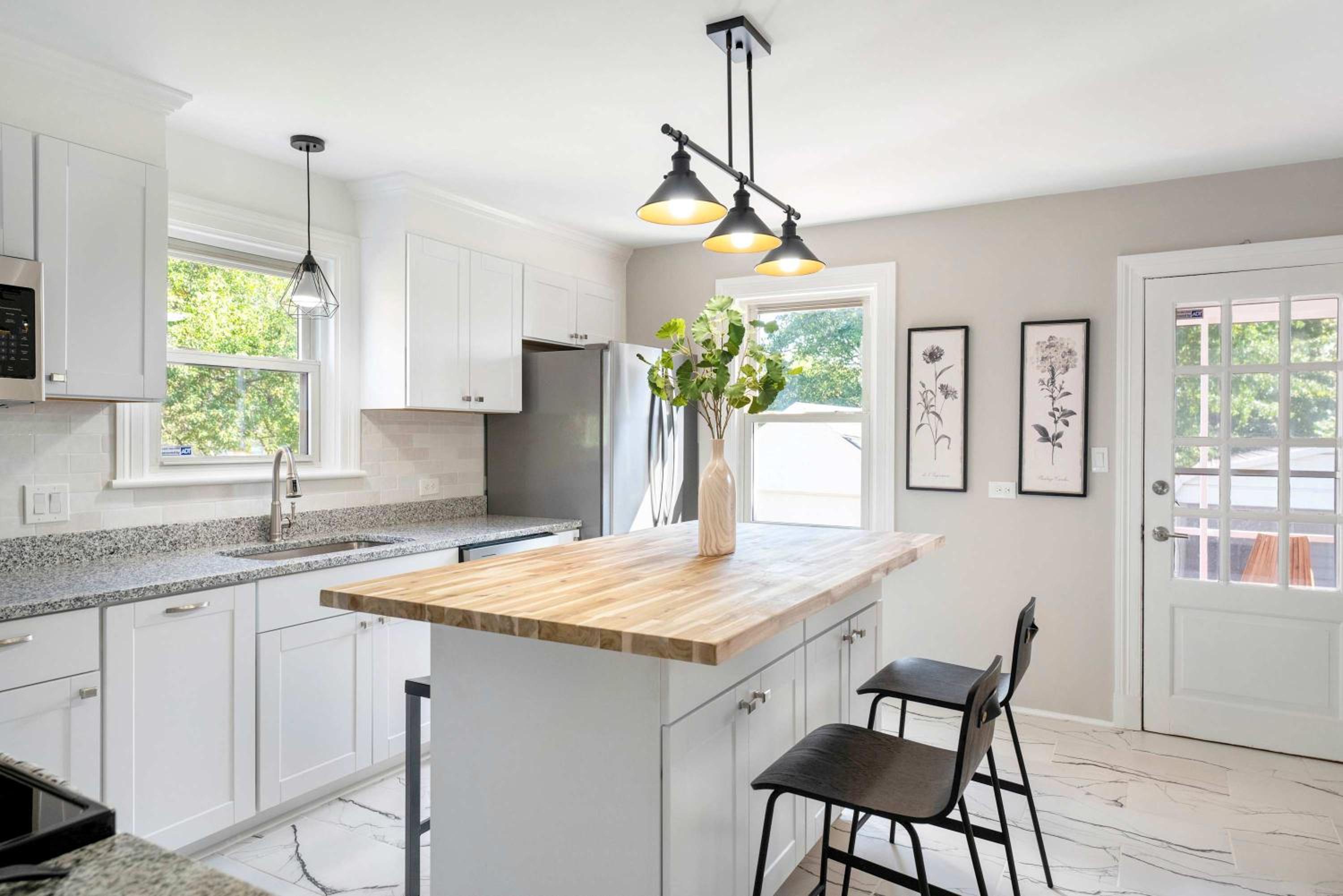 Luxury Cape Cod Retreat in Charlottesville