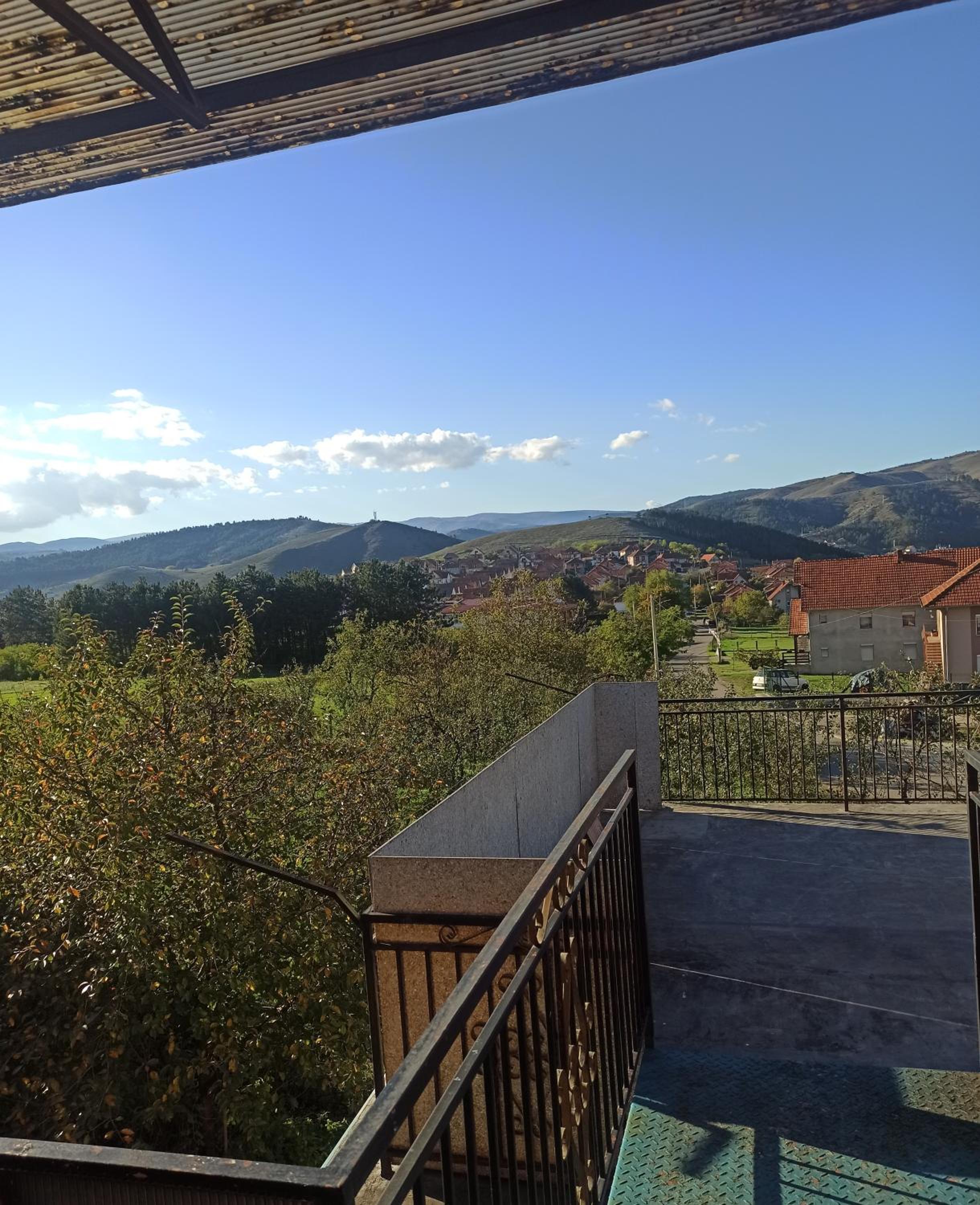 Kuća na dan view 5
