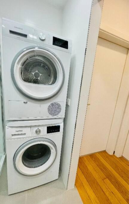 Large 2 bedrooms flat in city center view 3