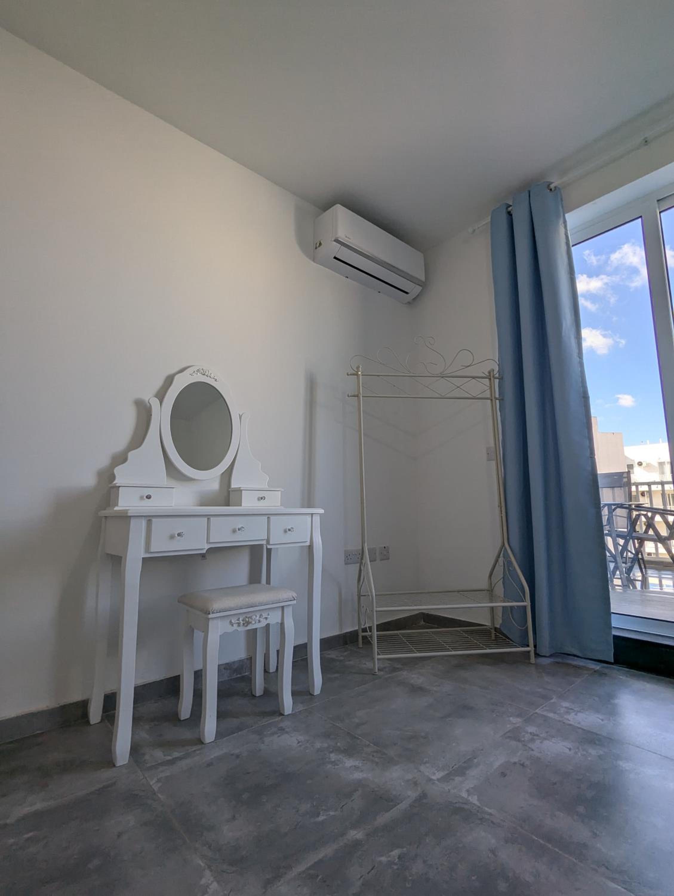 New central apartment close to promenade photo 3