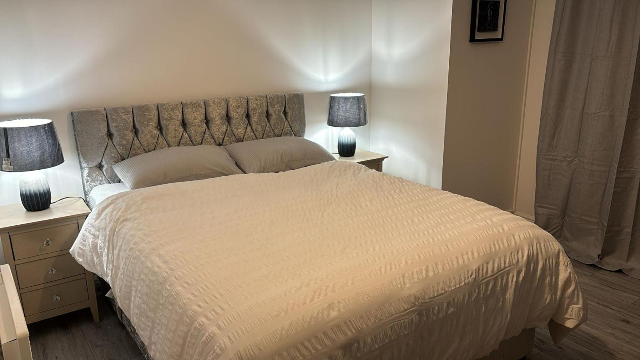 2 bed room , ensuite Flat close to Heathrow, Windsor , Langley