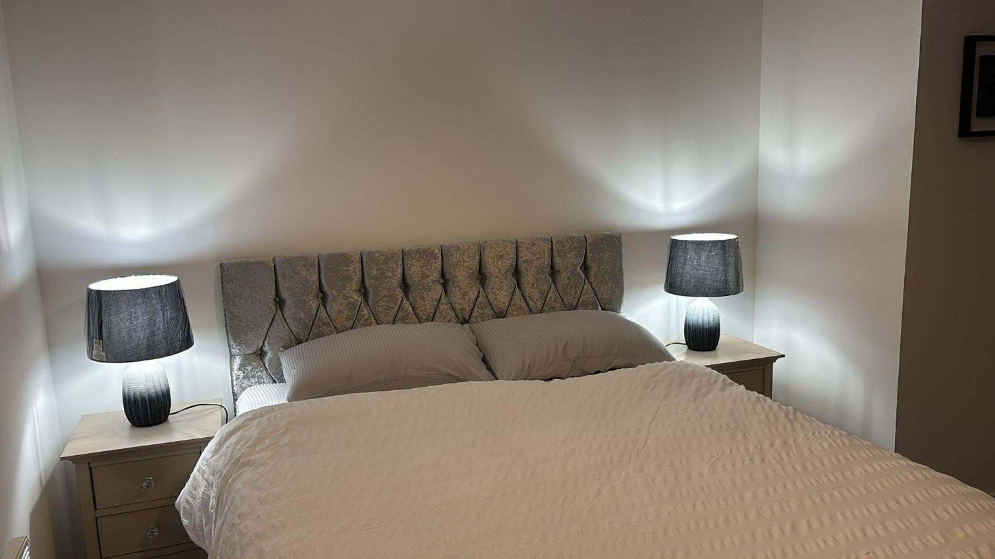 2 bed room , ensuite Flat close to Heathrow, Windsor , Langley