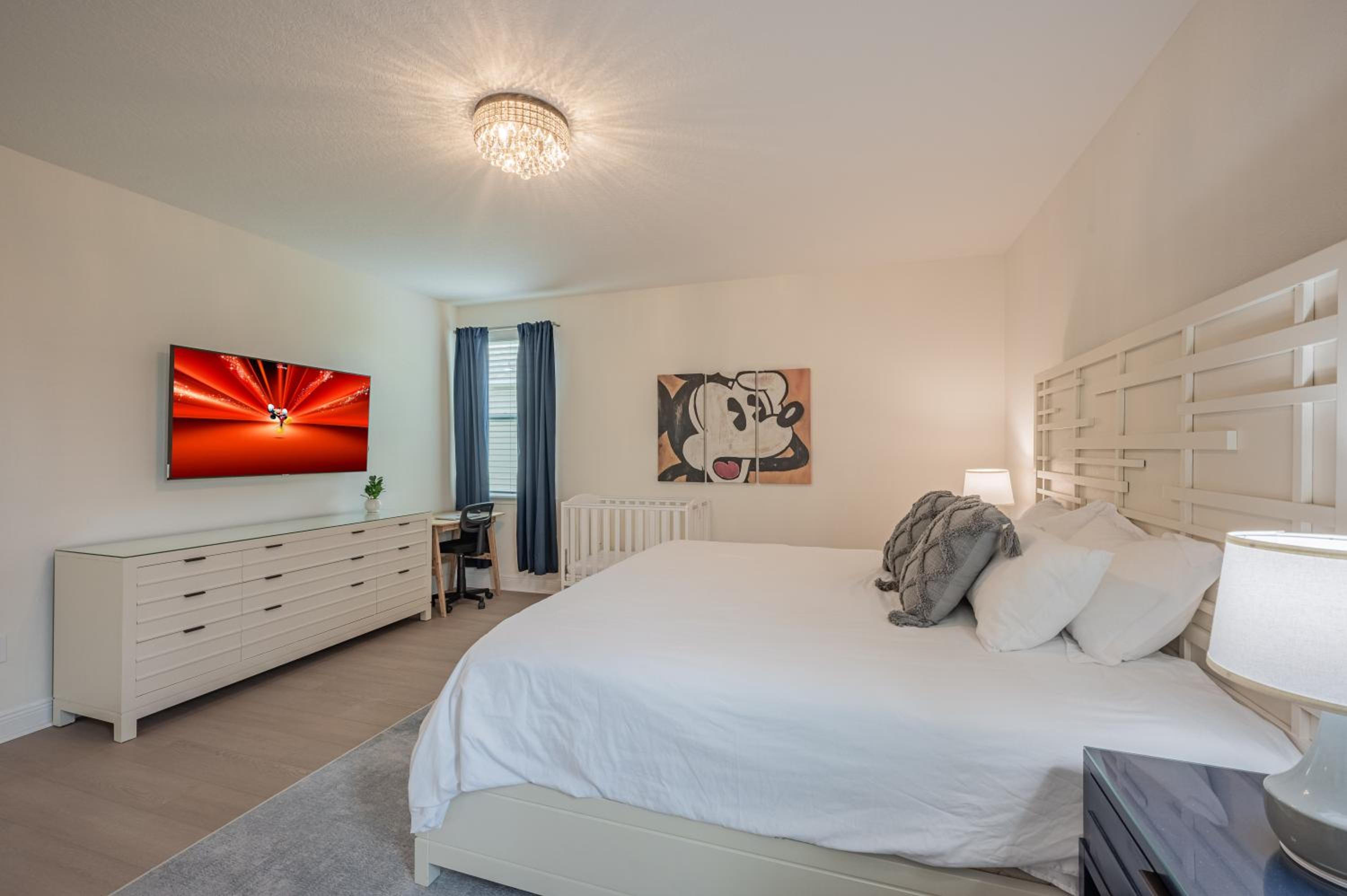 Luxury 5BR Villa, Pool Spa, 15min Disney