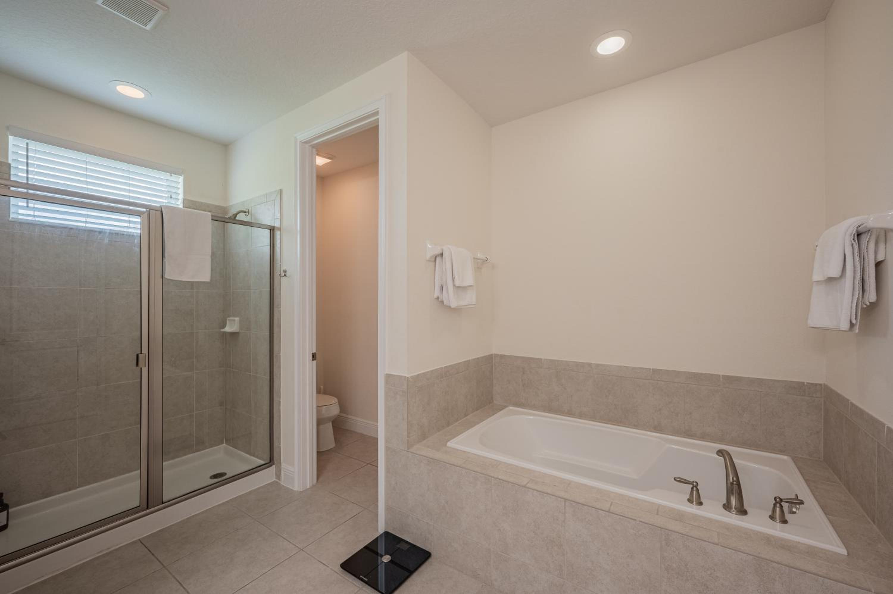 Luxury 5BR Villa, Pool Spa, 15min Disney