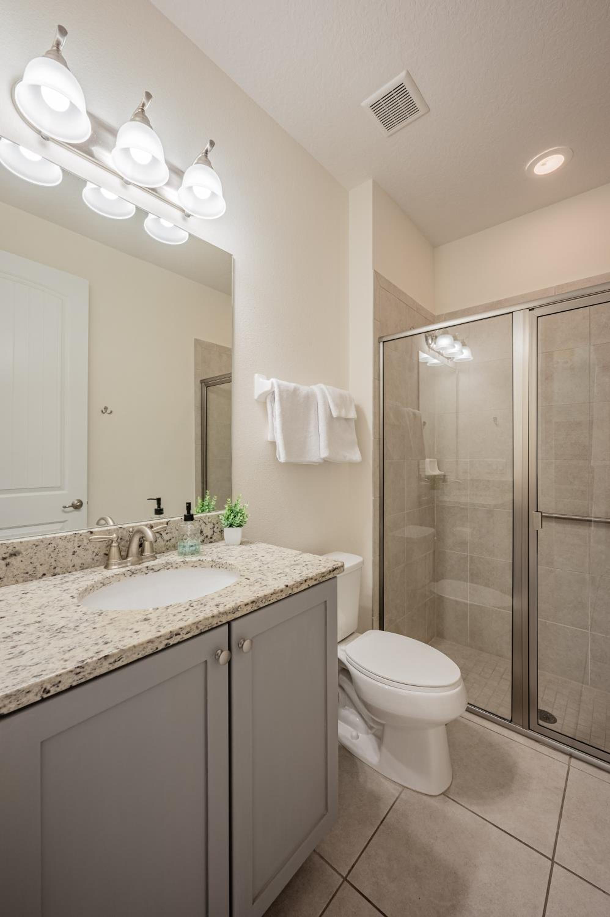 Luxury 5BR Villa, Pool Spa, 15min Disney