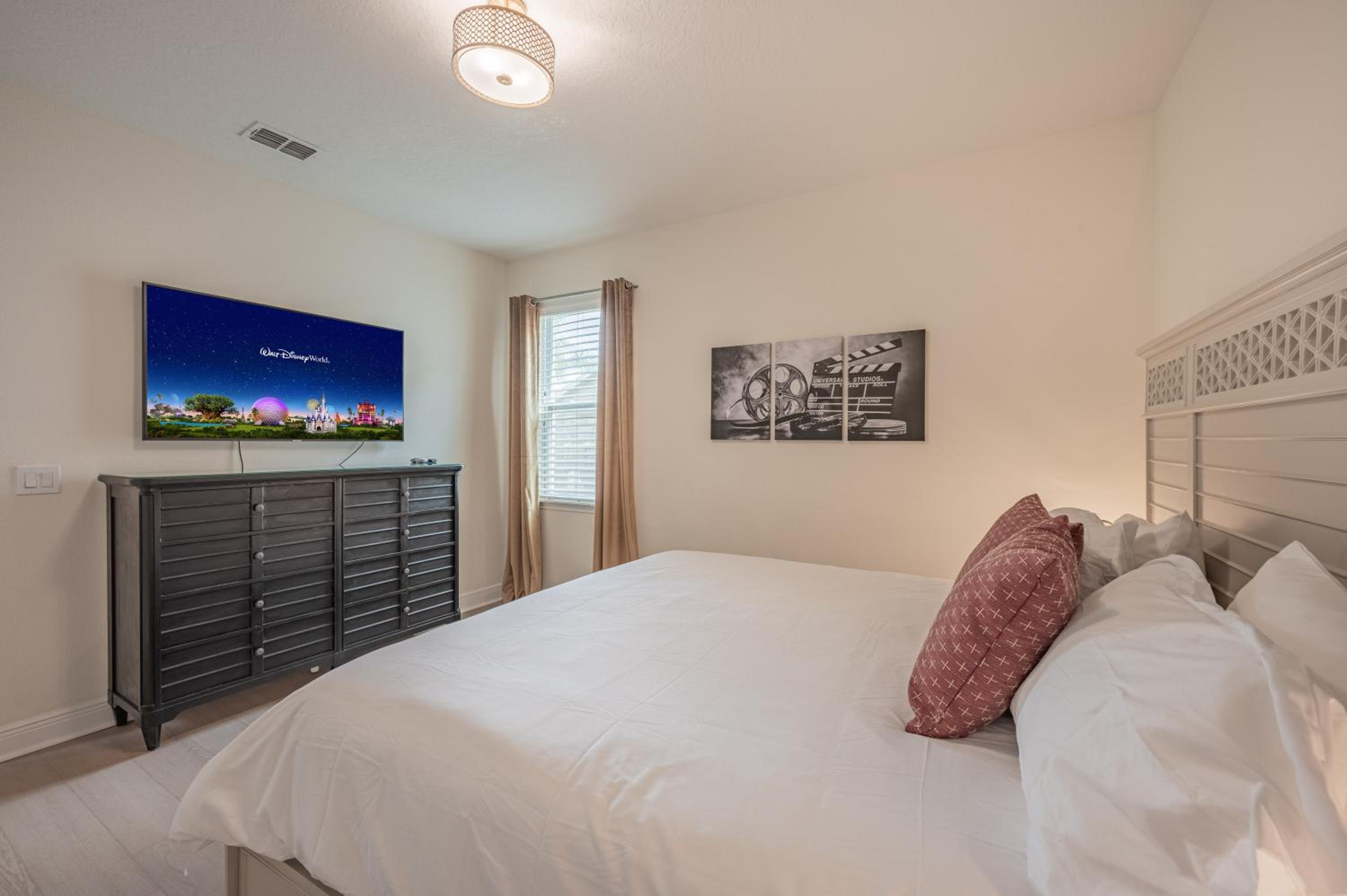 Luxury 5BR Villa, Pool Spa, 15min Disney