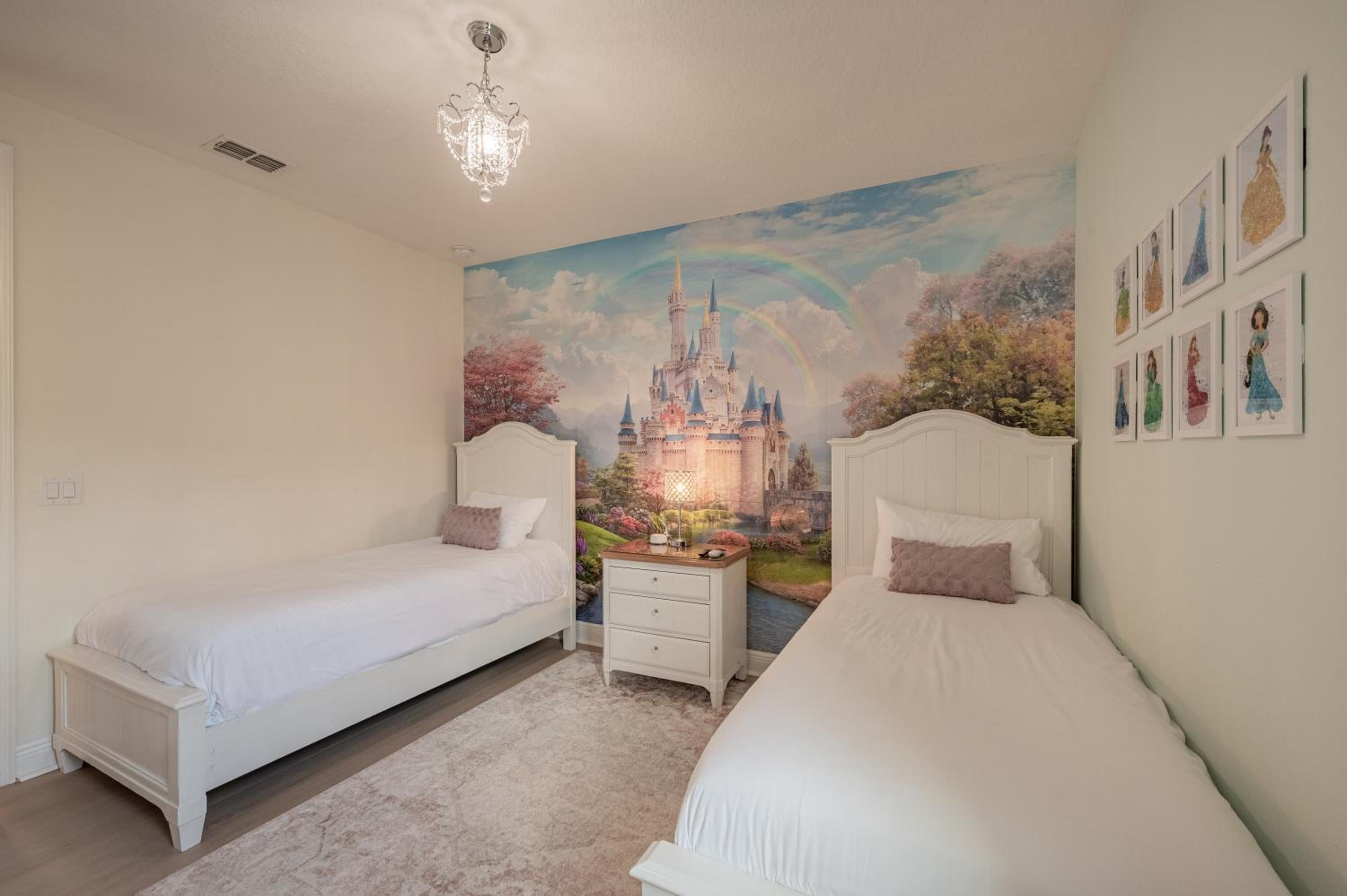 Luxury 5BR Villa, Pool Spa, 15min Disney