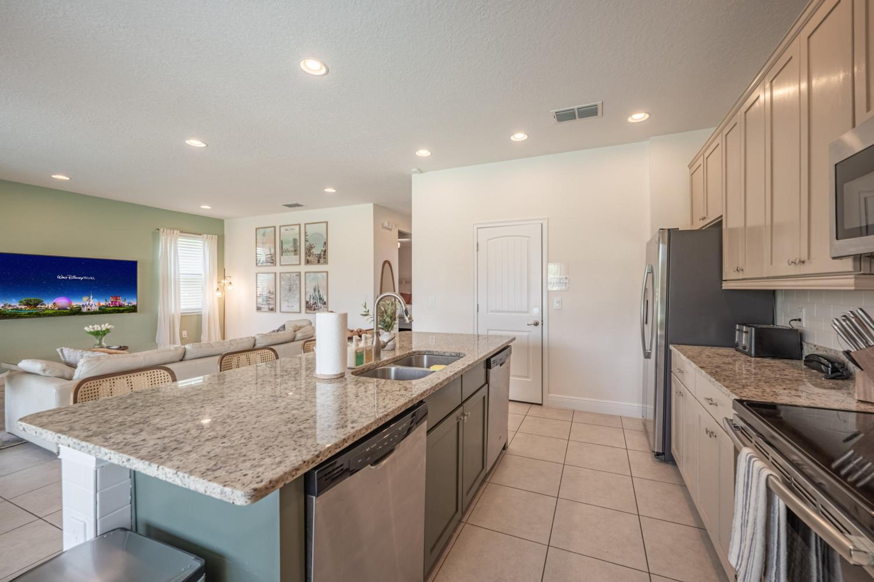 Luxury 5BR Villa, Pool Spa, 15min Disney