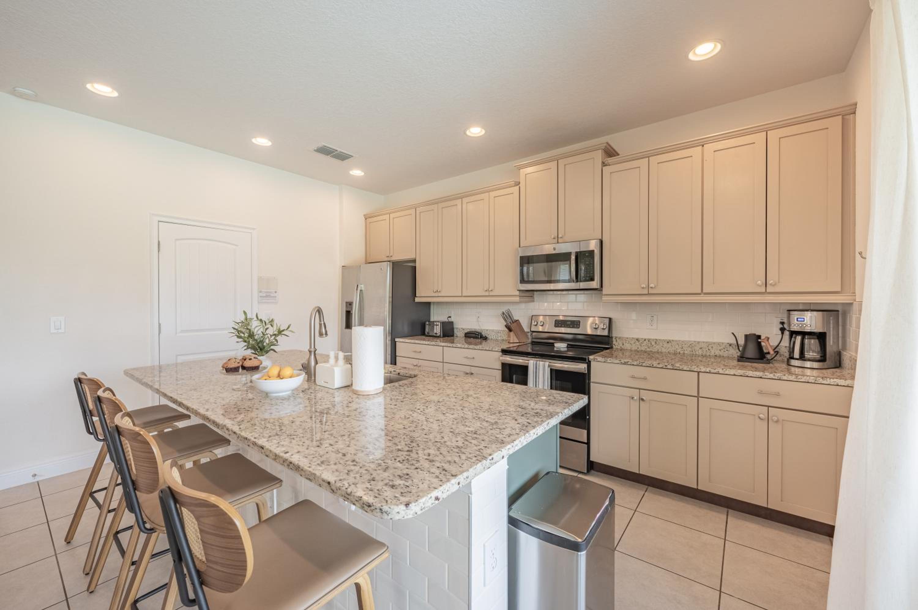 Luxury 5BR Villa, Pool Spa, 15min Disney