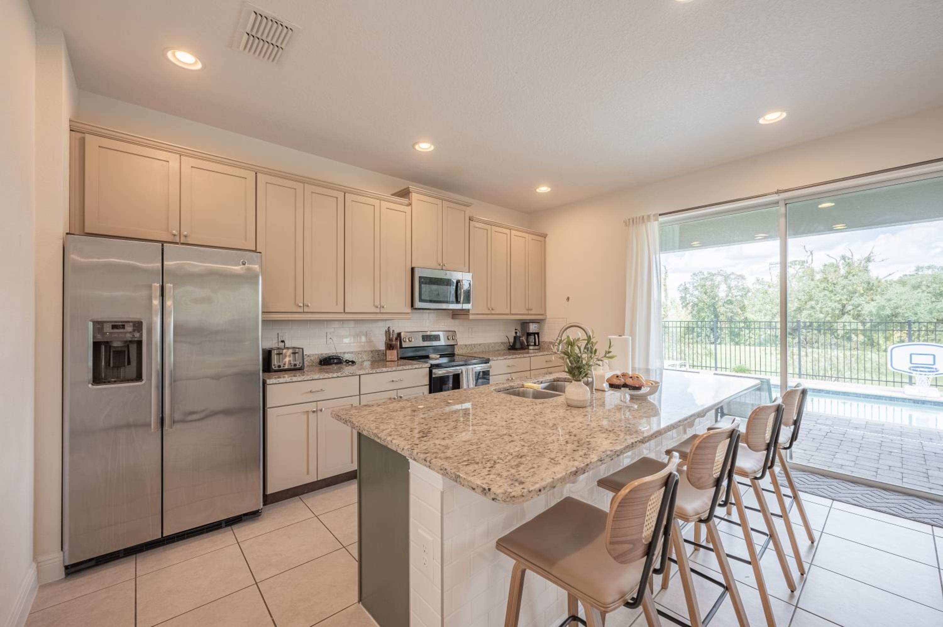 Luxury 5BR Villa, Pool Spa, 15min Disney