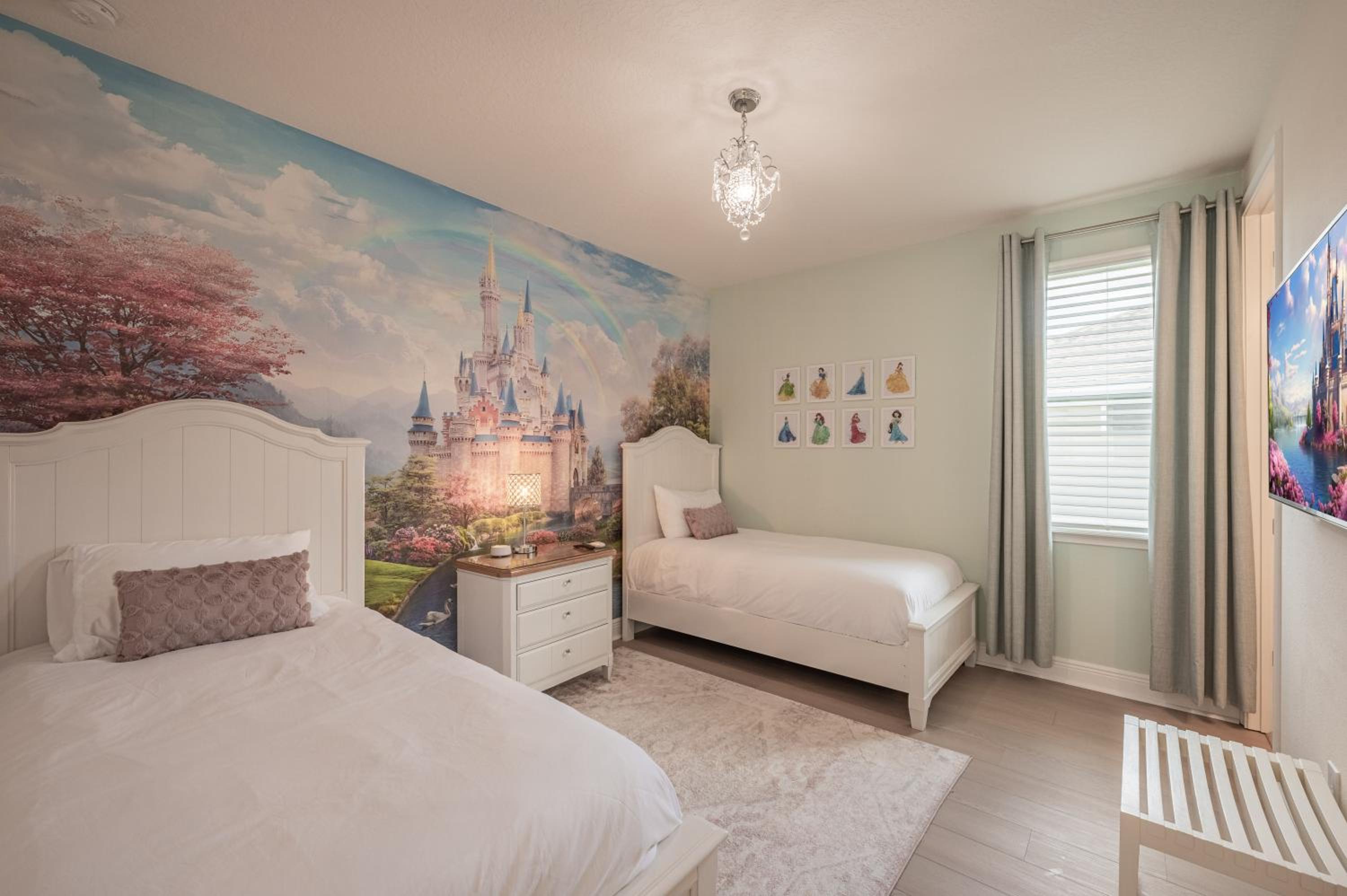 Luxury 5BR Villa, Pool Spa, 15min Disney