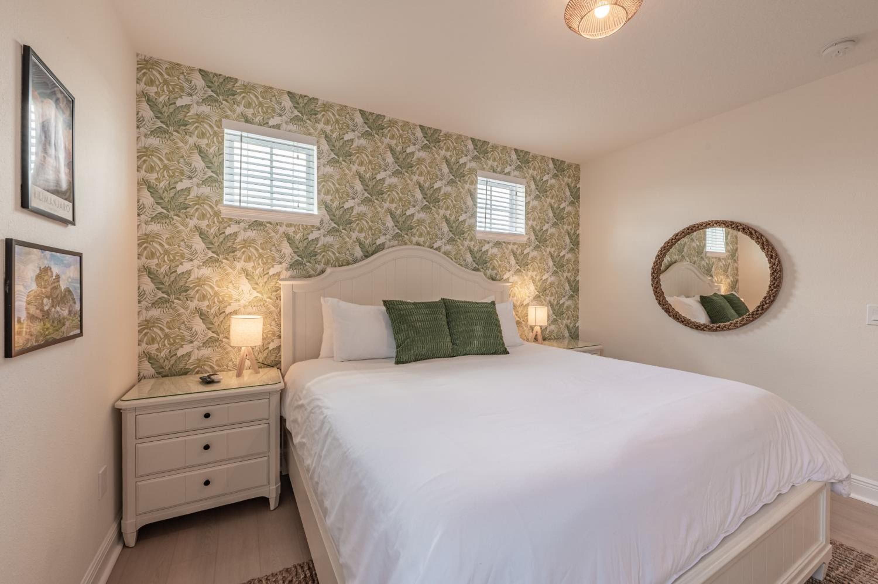 Luxury 5BR Villa, Pool Spa, 15min Disney