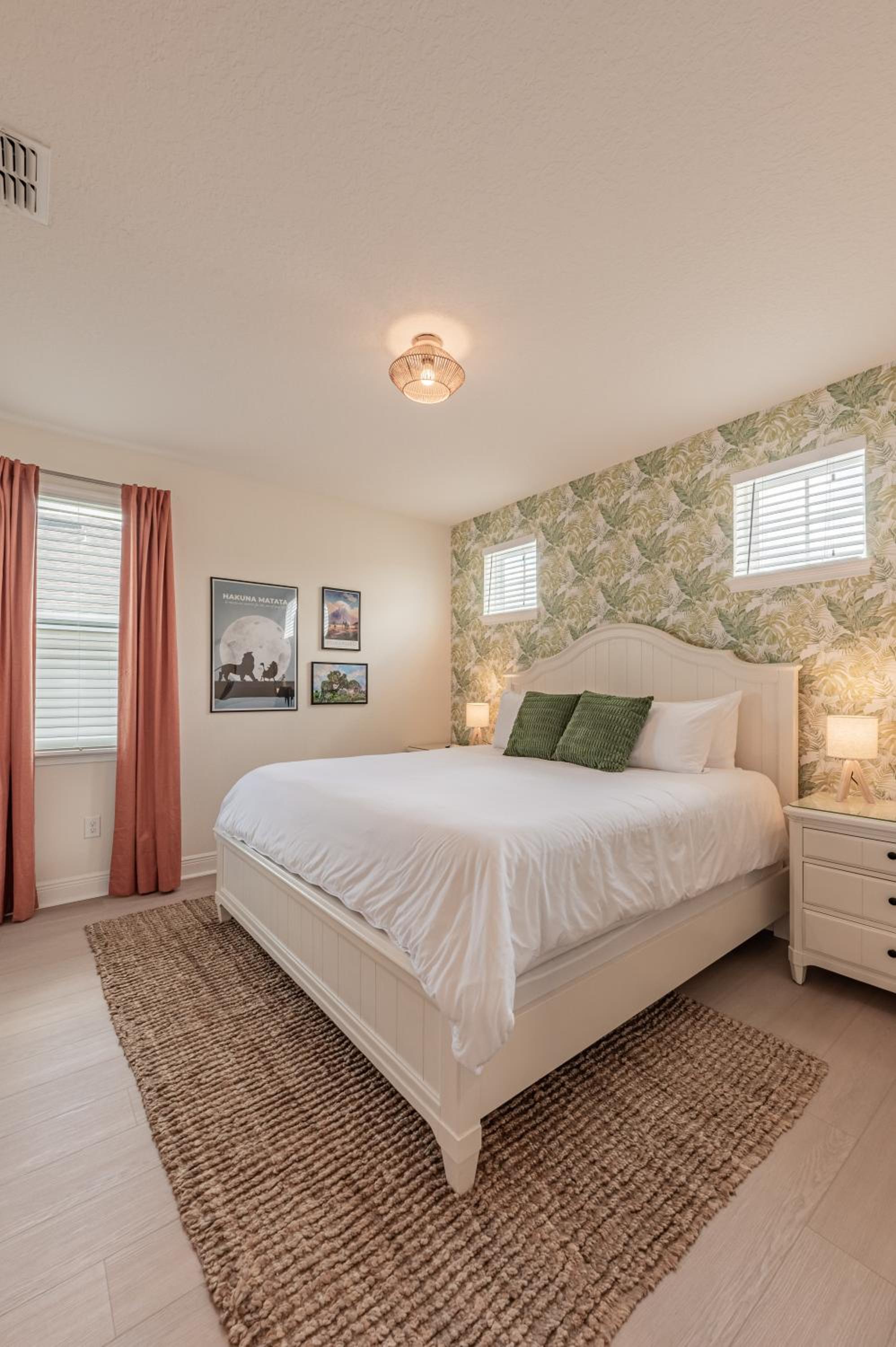 Luxury 5BR Villa, Pool Spa, 15min Disney