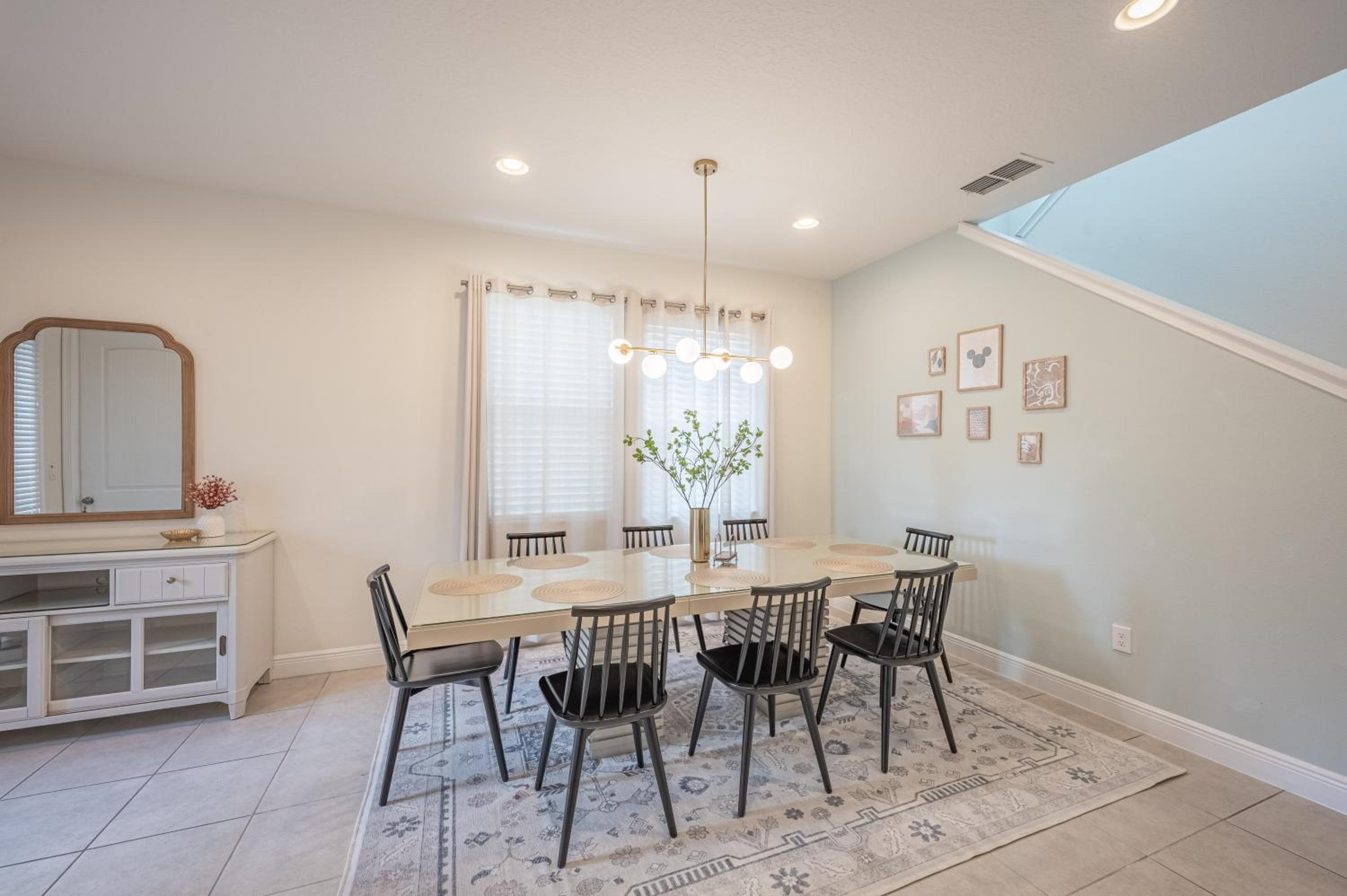 Luxury 5BR Villa, Pool Spa, 15min Disney