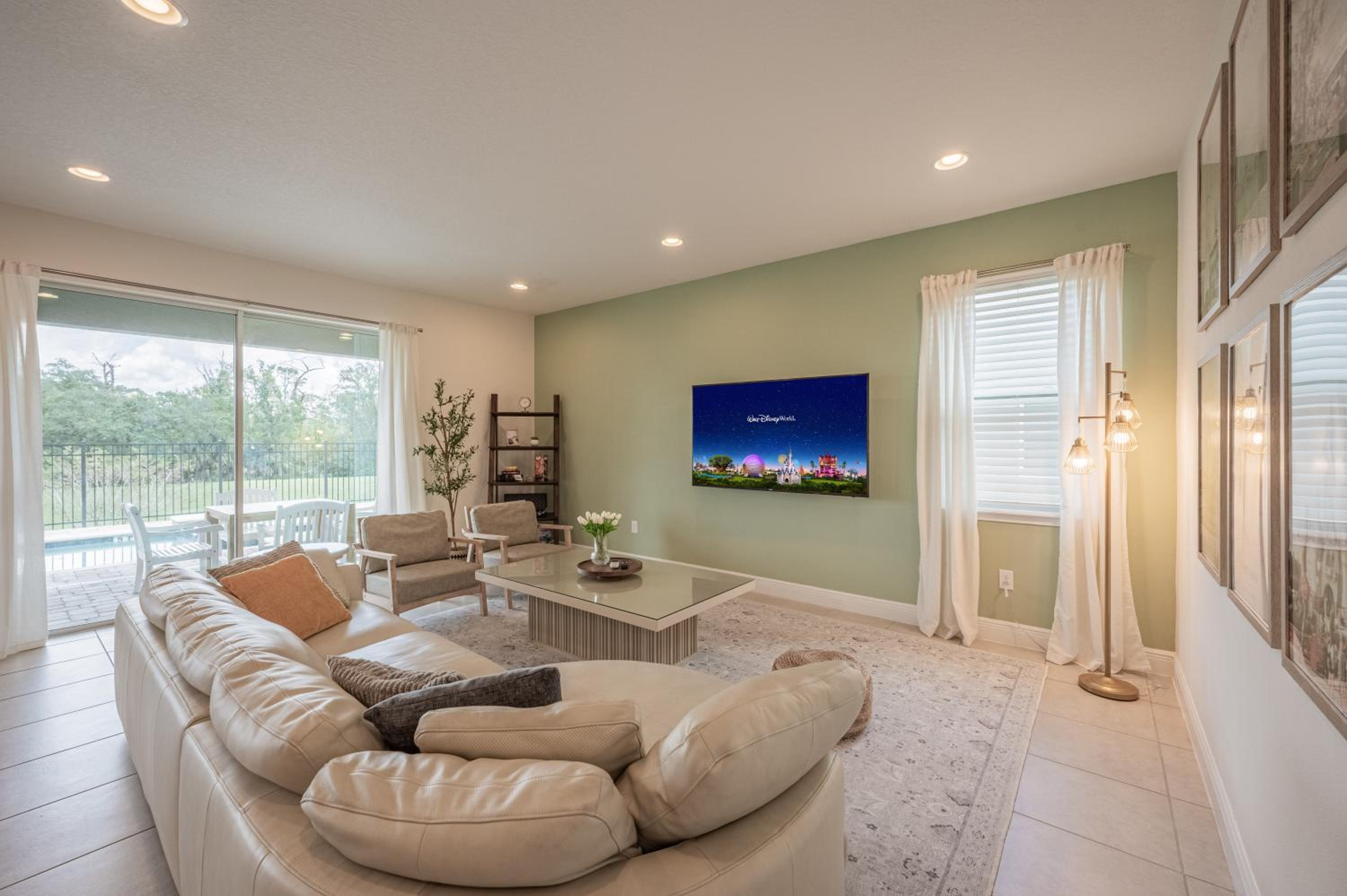 Luxury 5BR Villa, Pool Spa, 15min Disney