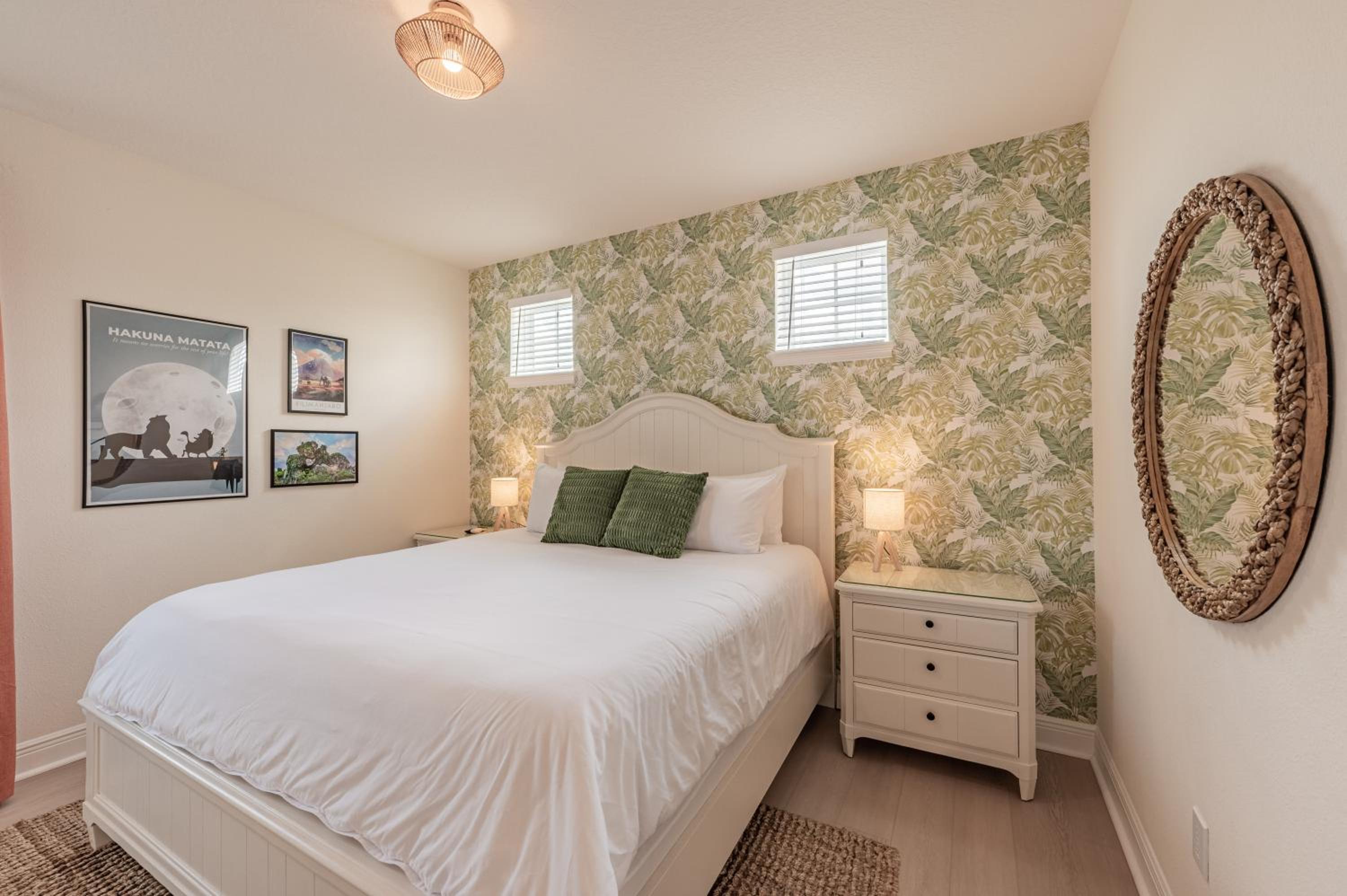 Luxury 5BR Villa, Pool Spa, 15min Disney