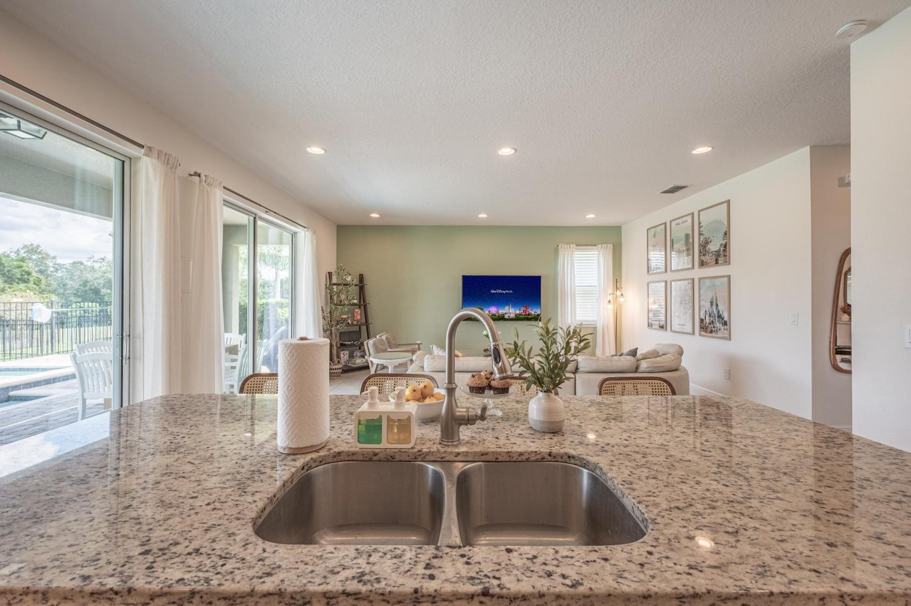 Luxury 5BR Villa, Pool Spa, 15min Disney