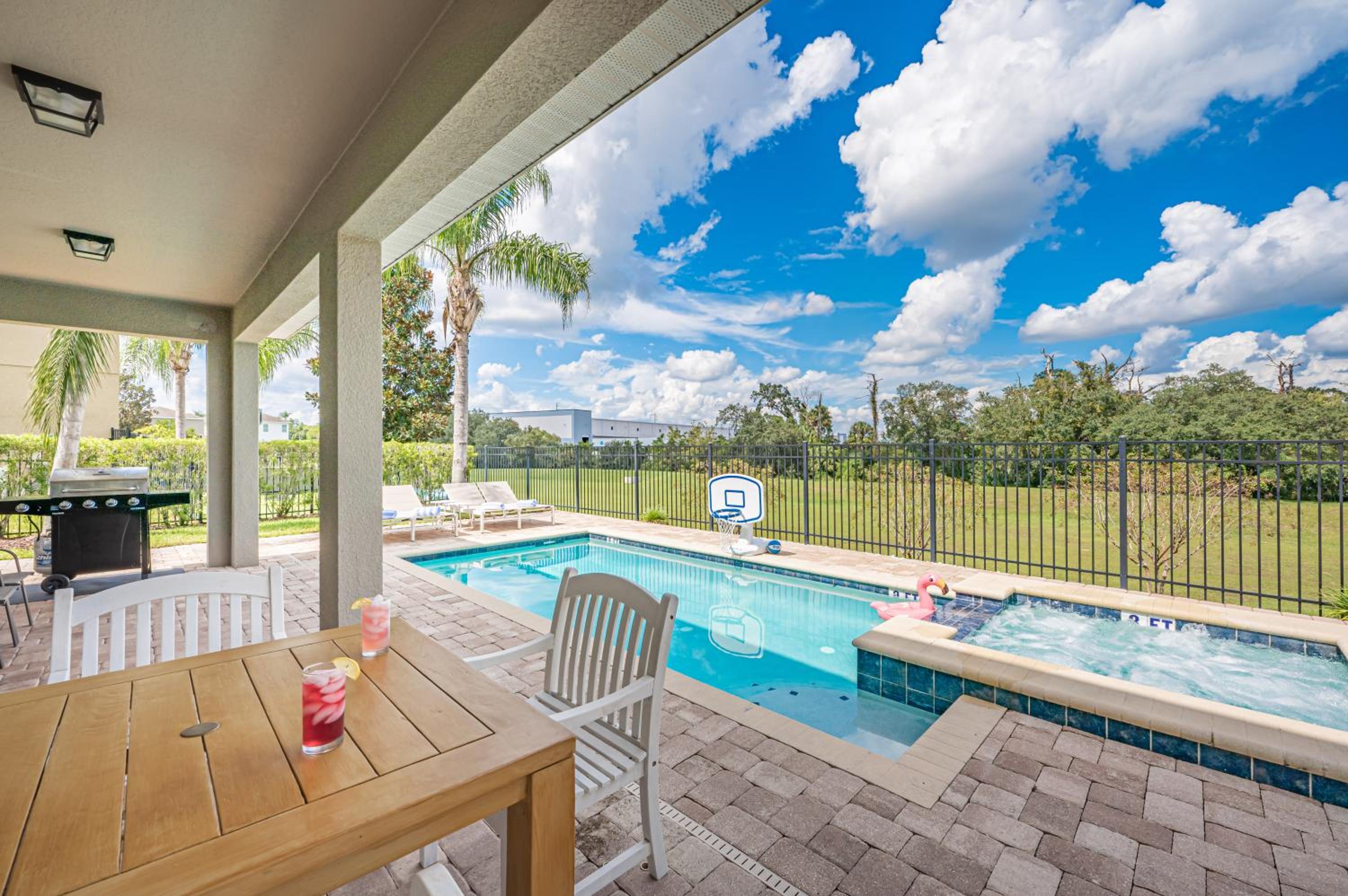 Luxury 5BR Villa, Pool Spa, 15min Disney