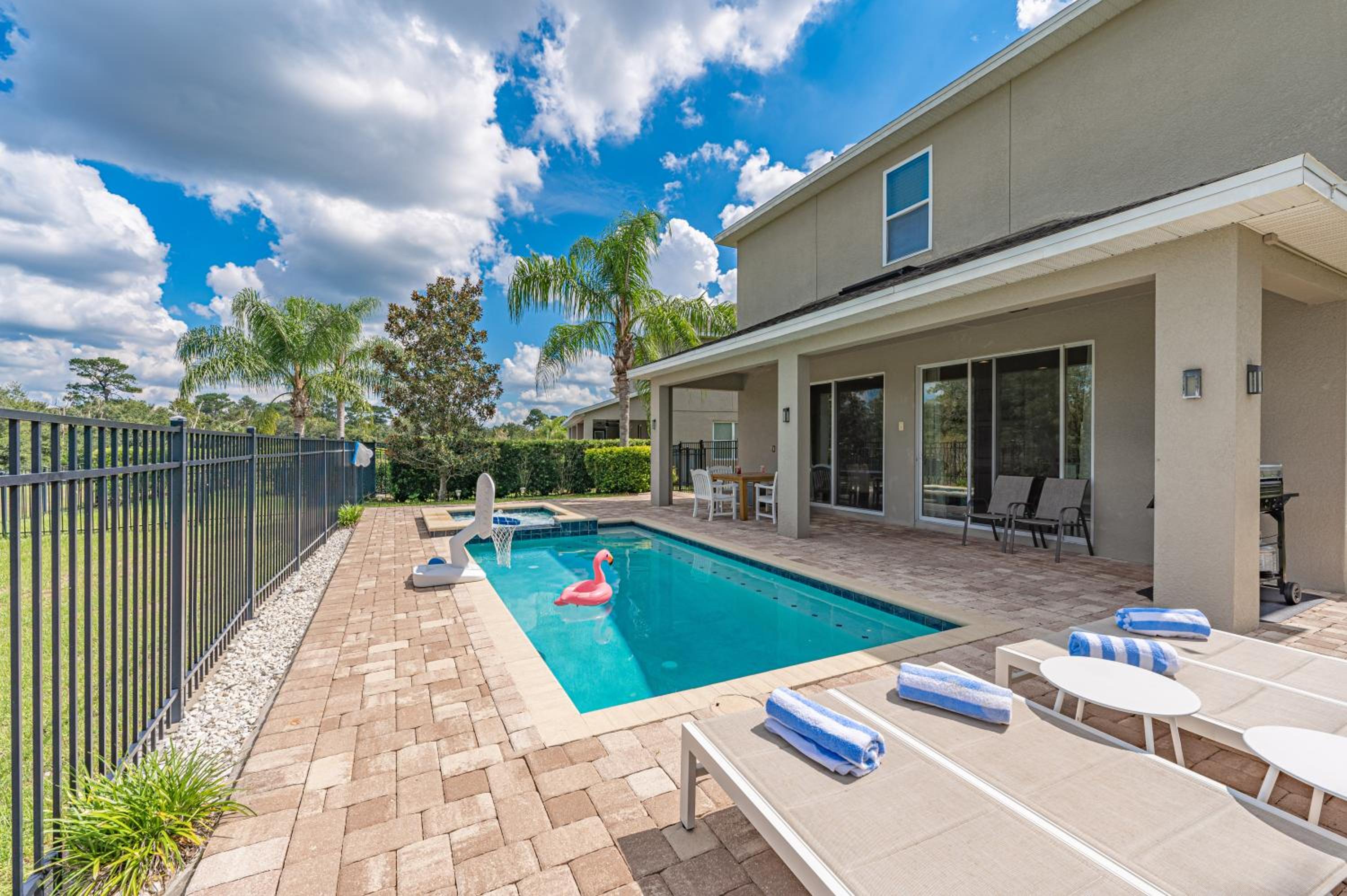 Luxury 5BR Villa, Pool Spa, 15min Disney