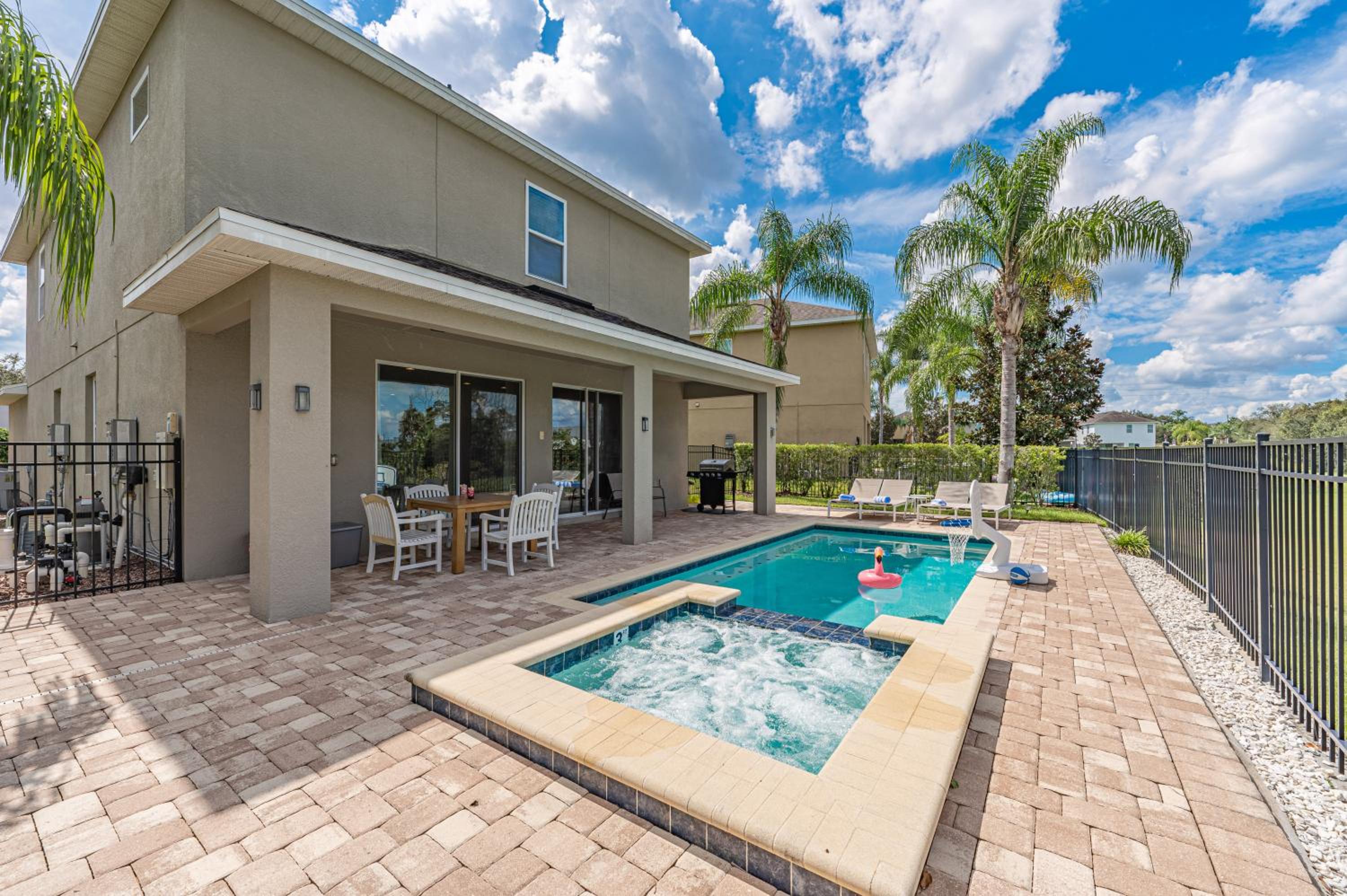 Luxury 5BR Villa, Pool Spa, 15min Disney