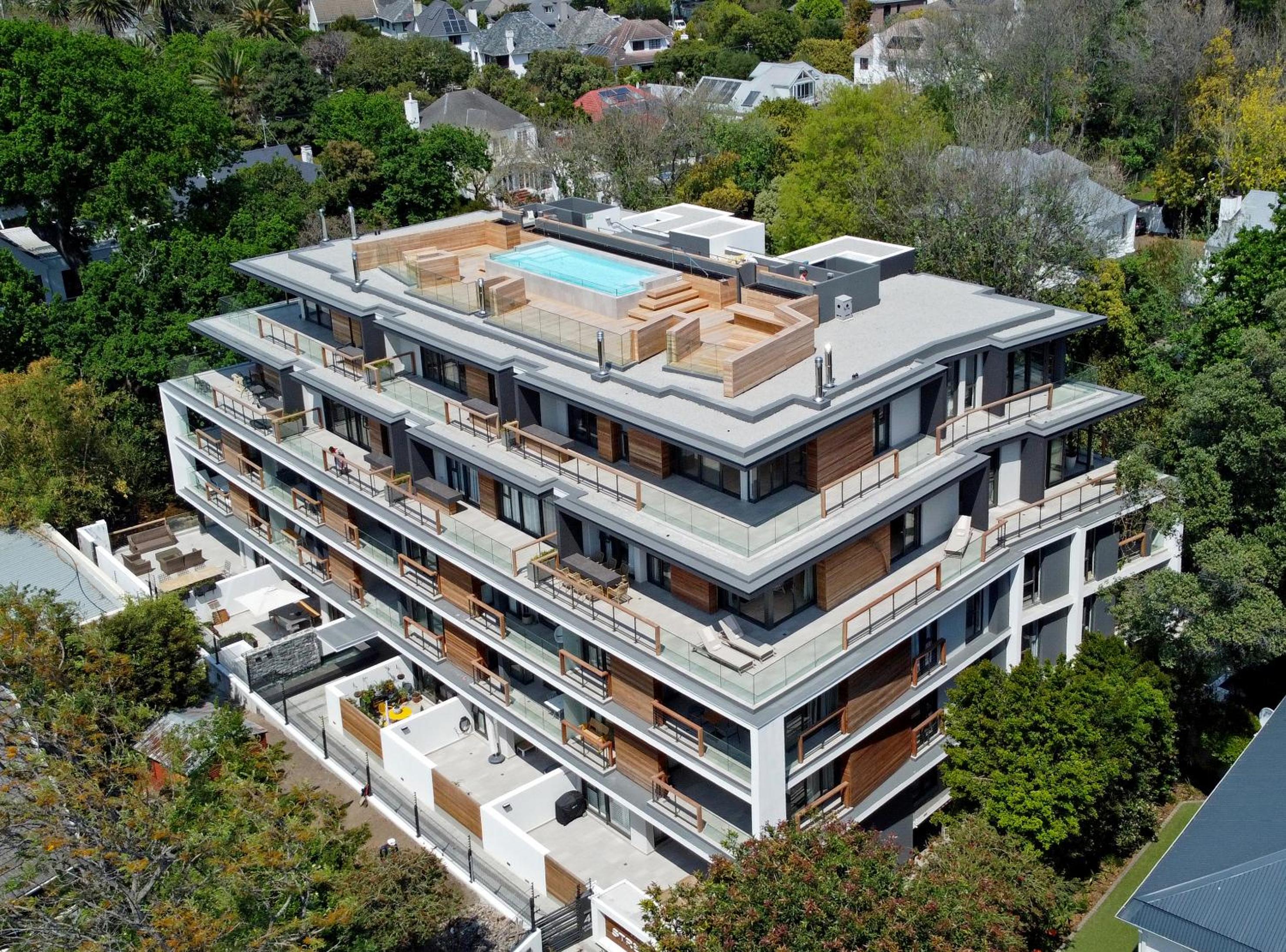 Neue luxuriöse Penthouse-Wohnung mit 3 Schlafzimmern, atemberaubendem Tafelbergblick und Rooftop Pool auf 210m2