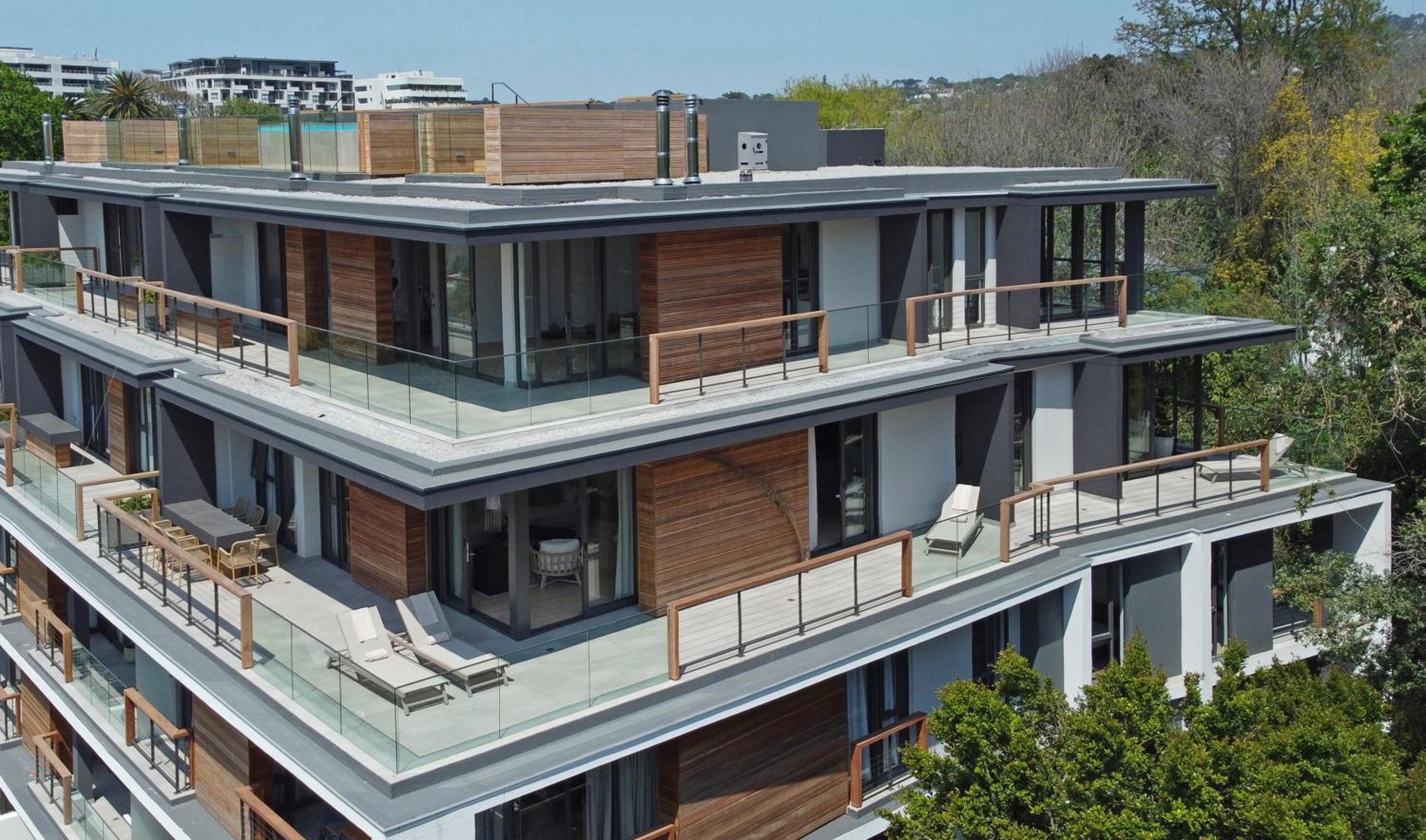 Neue luxuriöse Penthouse-Wohnung mit 3 Schlafzimmern, atemberaubendem Tafelbergblick und Rooftop Pool auf 210m2