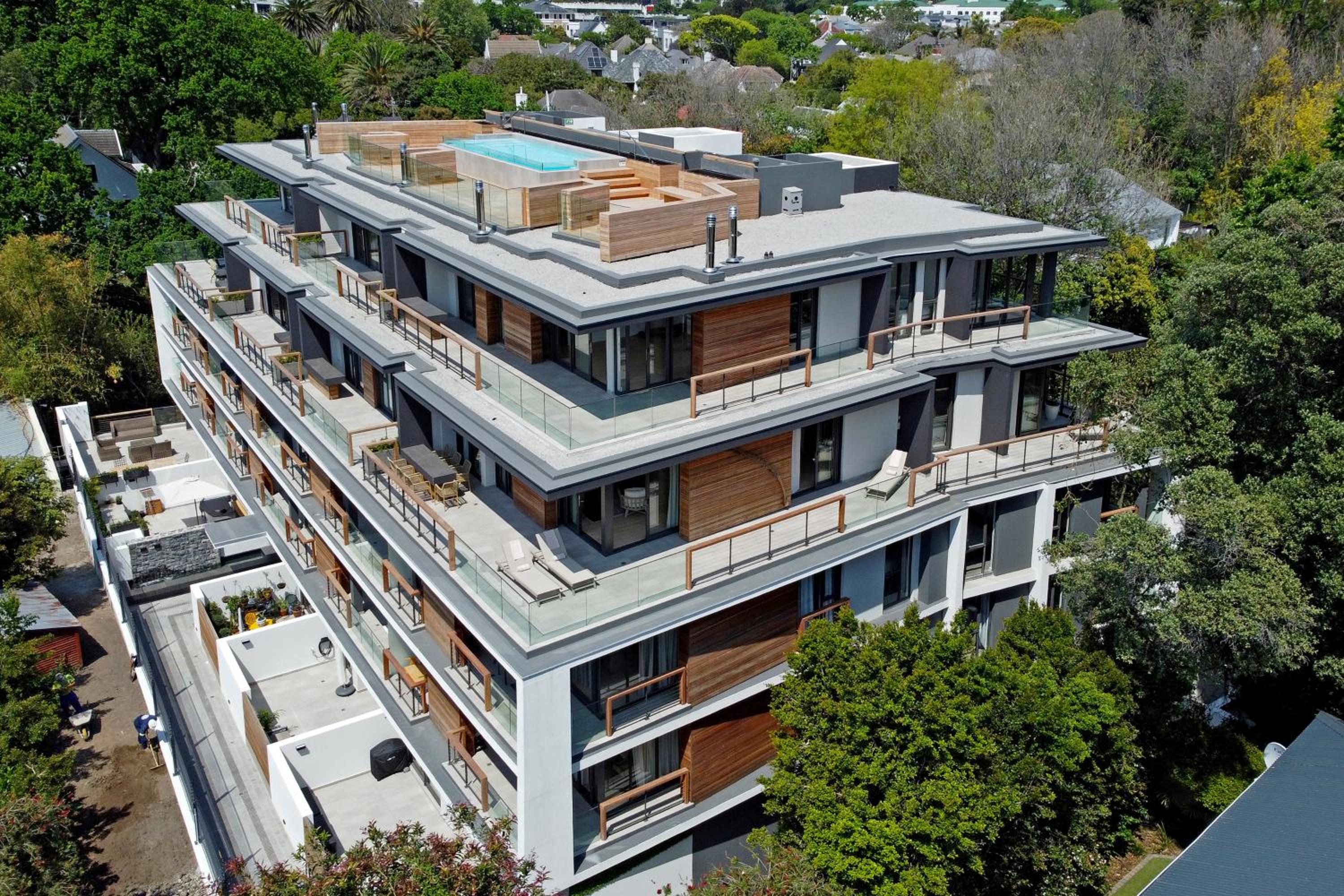 Neue luxuriöse Penthouse-Wohnung mit 3 Schlafzimmern, atemberaubendem Tafelbergblick und Rooftop Pool auf 210m2