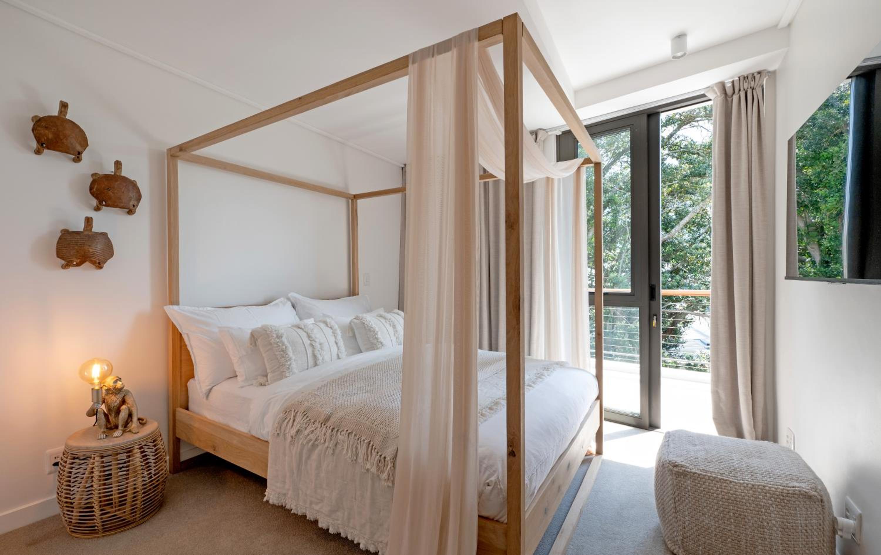 Neue luxuriöse Penthouse-Wohnung mit 3 Schlafzimmern, atemberaubendem Tafelbergblick und Rooftop Pool auf 210m2