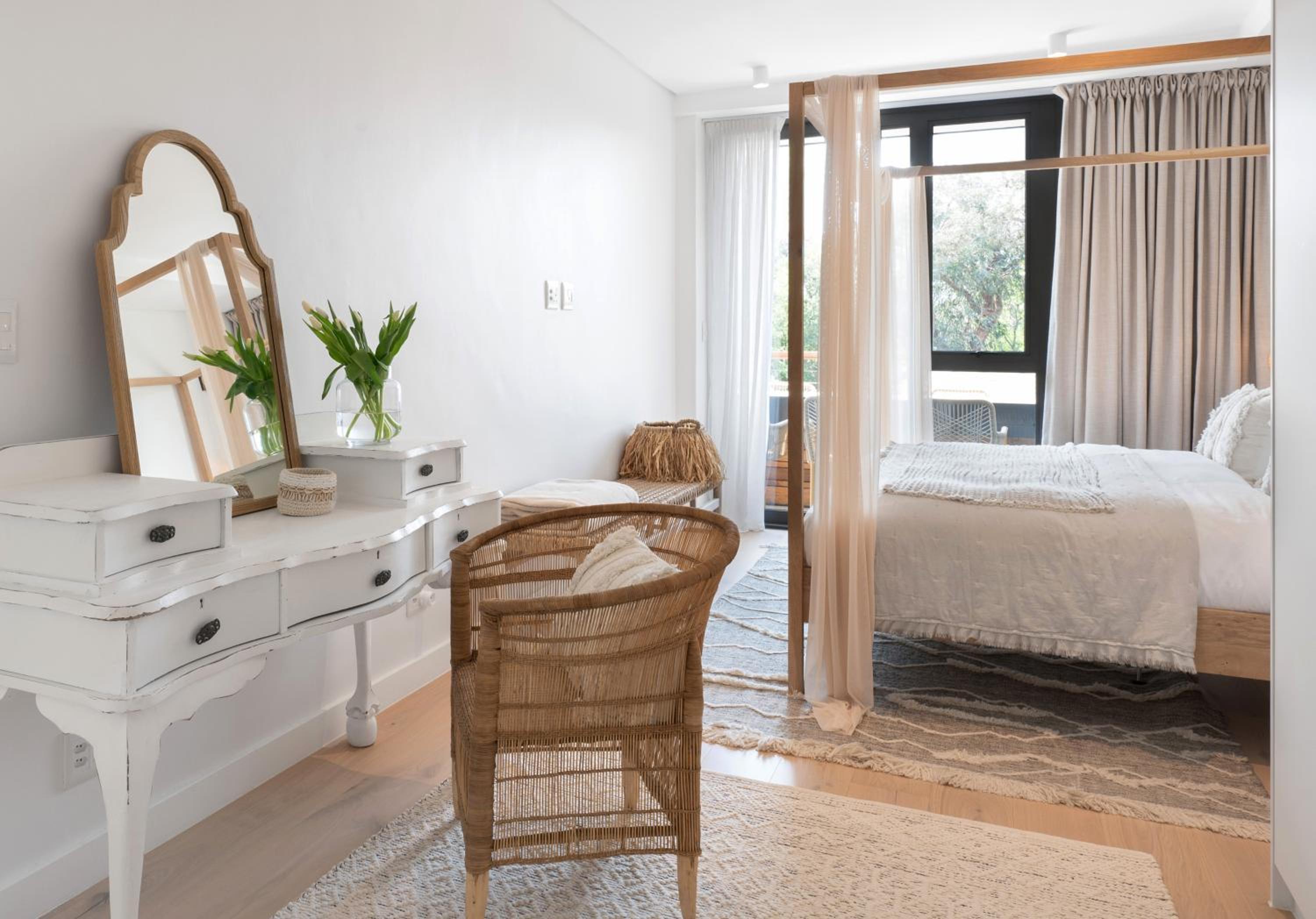 Neue luxuriöse Penthouse-Wohnung mit 3 Schlafzimmern, atemberaubendem Tafelbergblick und Rooftop Pool auf 210m2