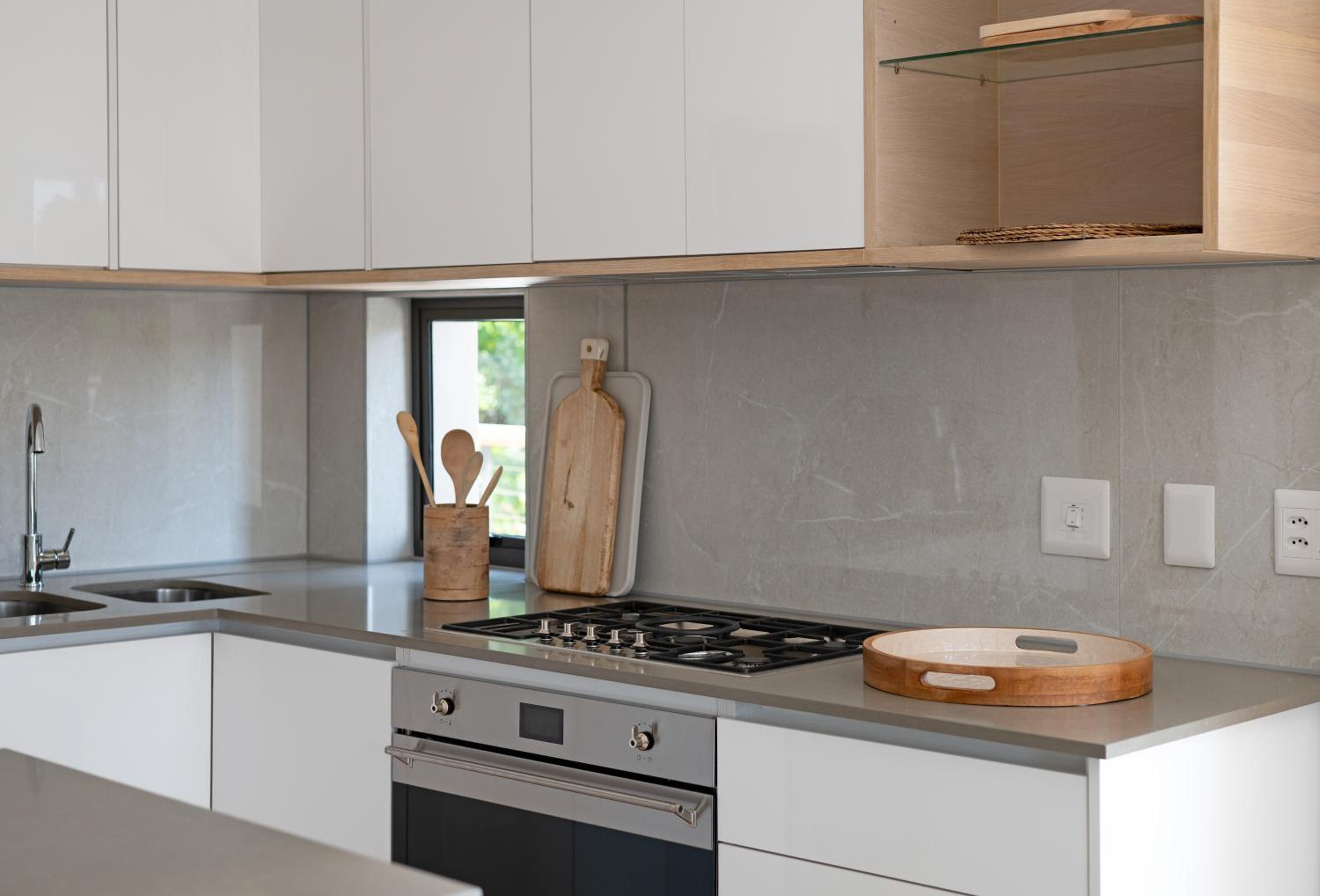 Neue luxuriöse Penthouse-Wohnung mit 3 Schlafzimmern, atemberaubendem Tafelbergblick und Rooftop Pool auf 210m2