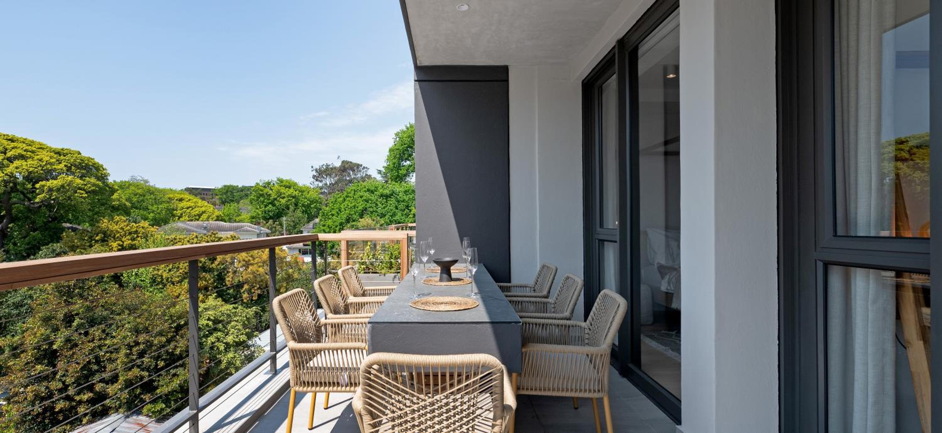 Neue luxuriöse Penthouse-Wohnung mit 3 Schlafzimmern, atemberaubendem Tafelbergblick und Rooftop Pool auf 210m2