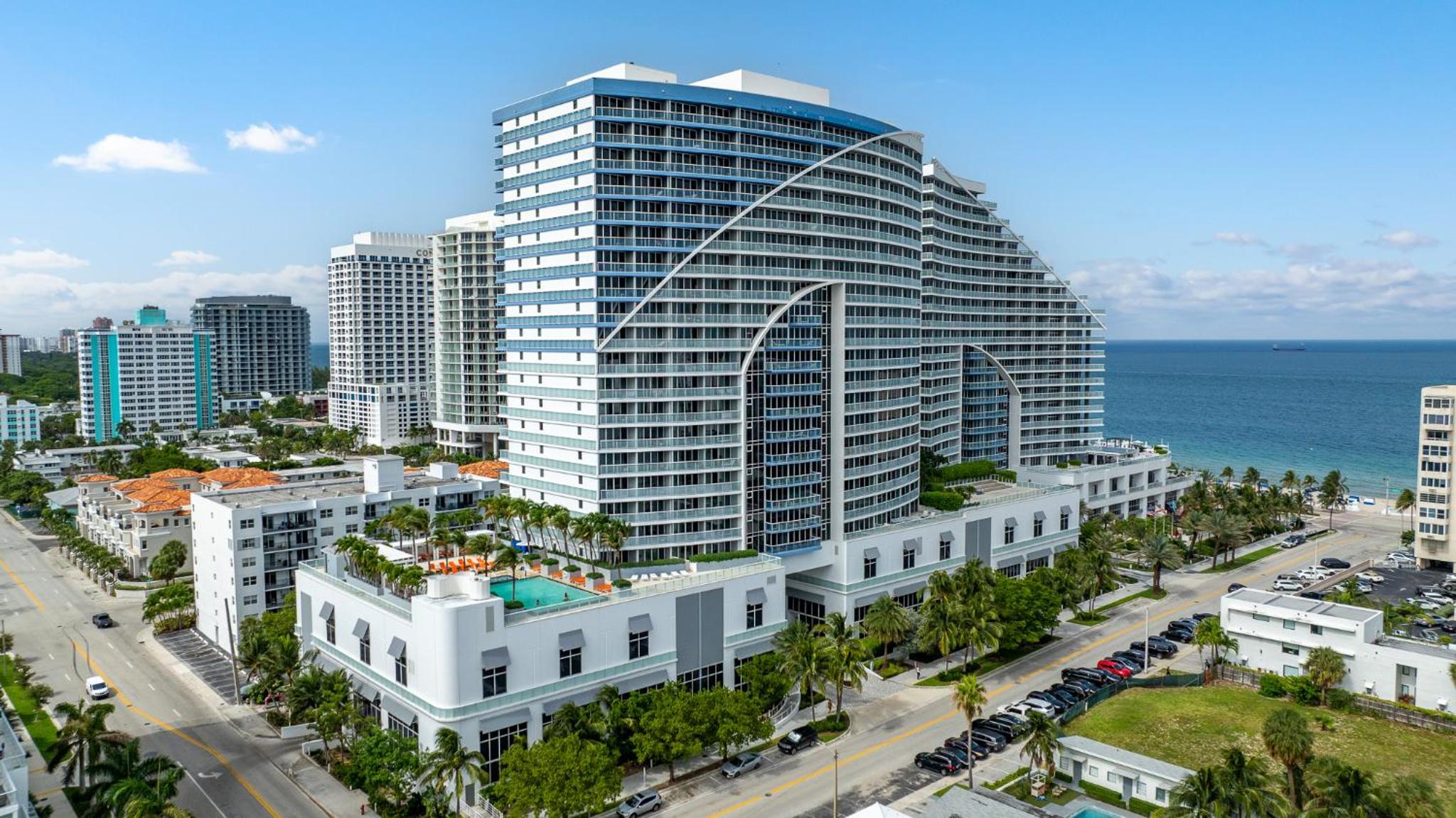 2BR W Residence FLL, OCEAN VIEWS, Infinity pool, hot tub, large balcony, easy amentiy access view 5