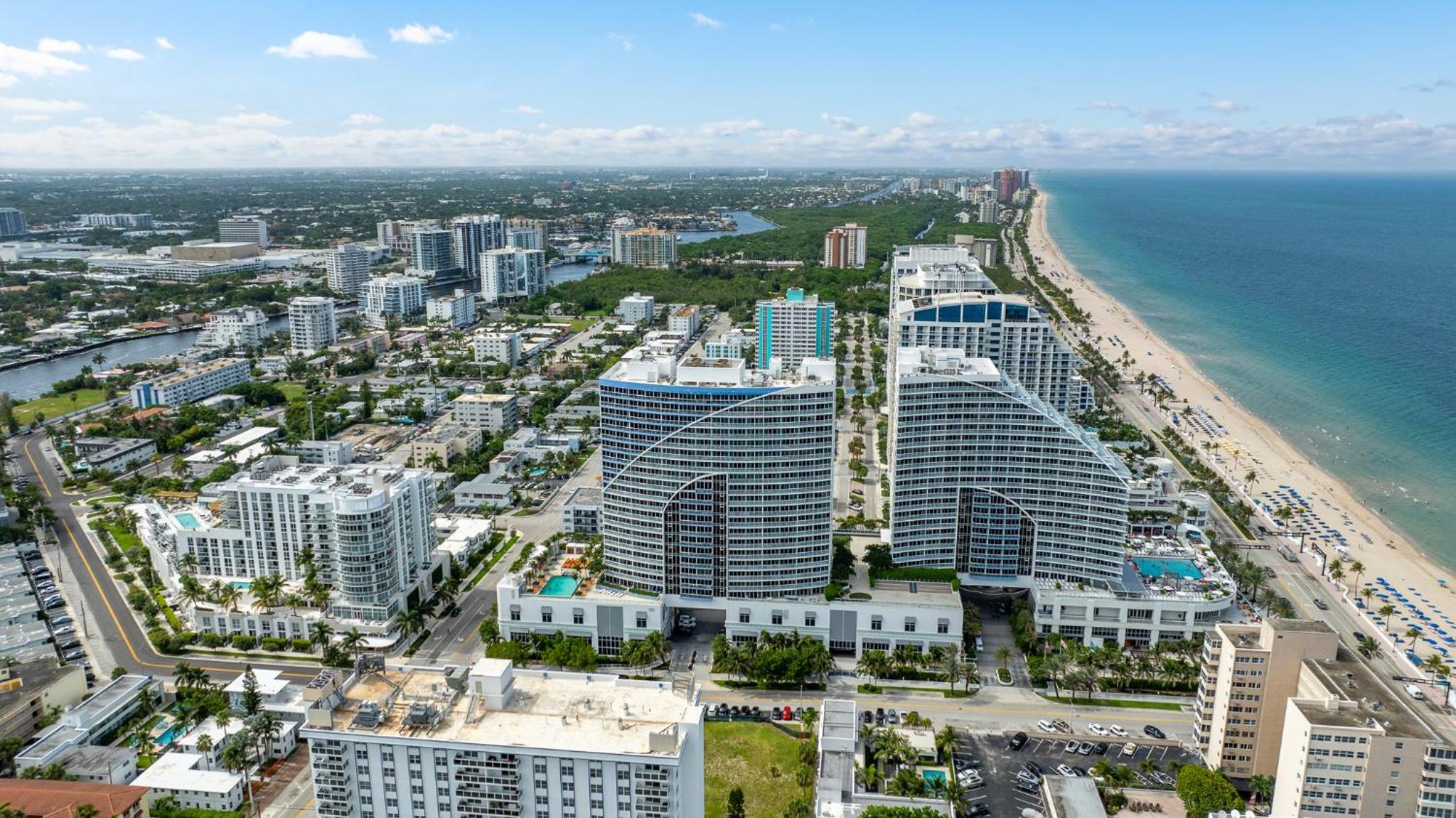 2BR W Residence FLL, OCEAN VIEWS, Infinity pool, hot tub, large balcony, easy amentiy access view 4