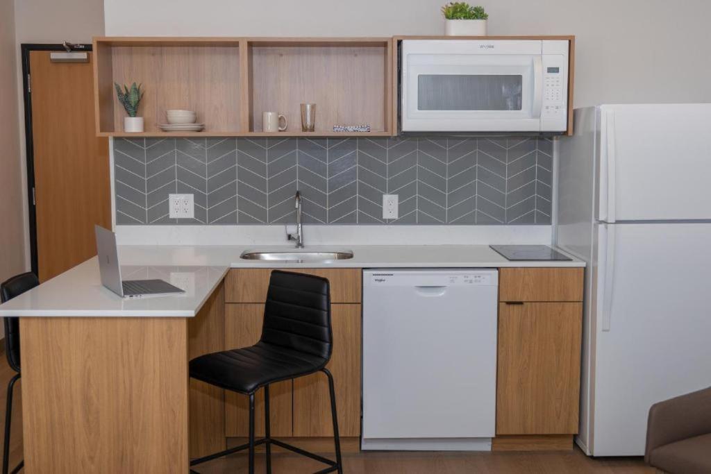LivAway Suites Tri-Cities-Richland view 3