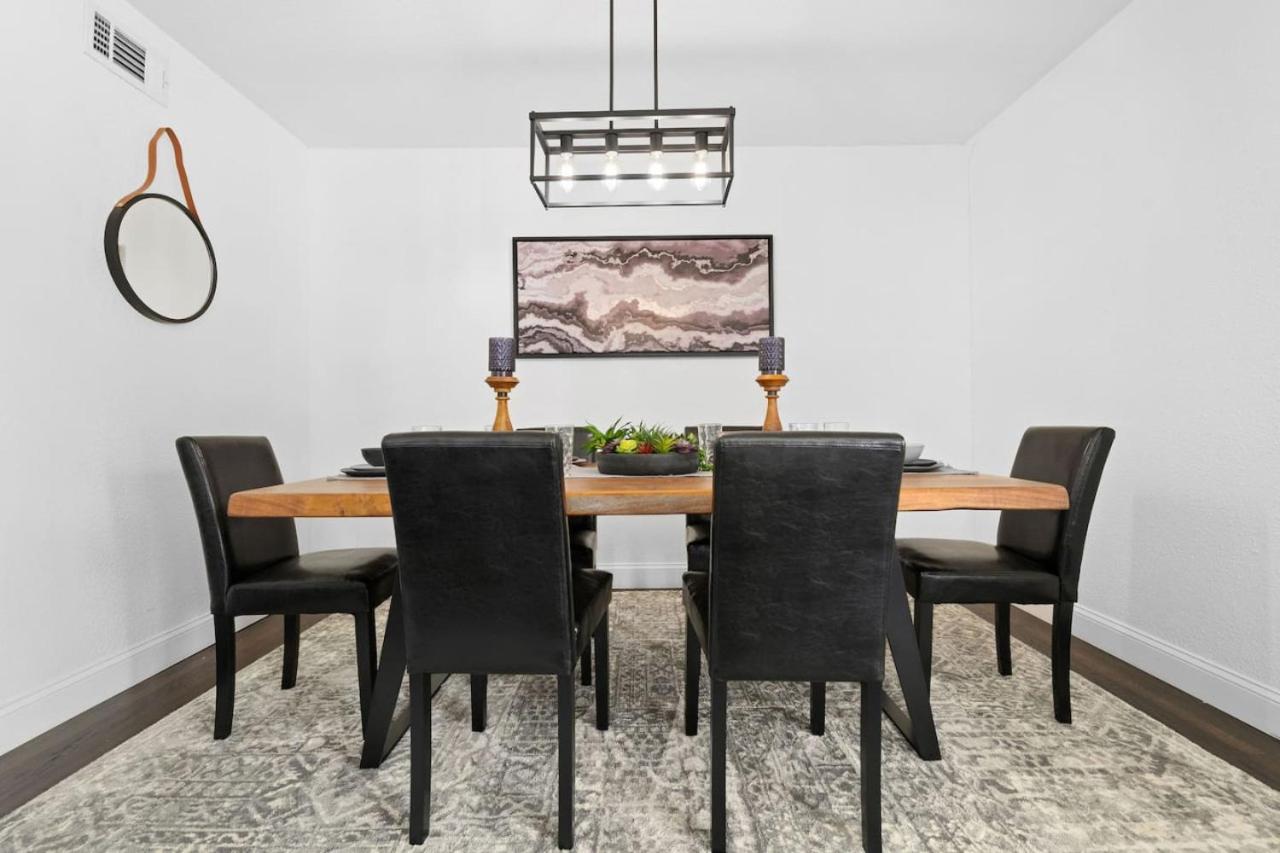 5 STAR House - Cozy & Charming Centrally Located view 3