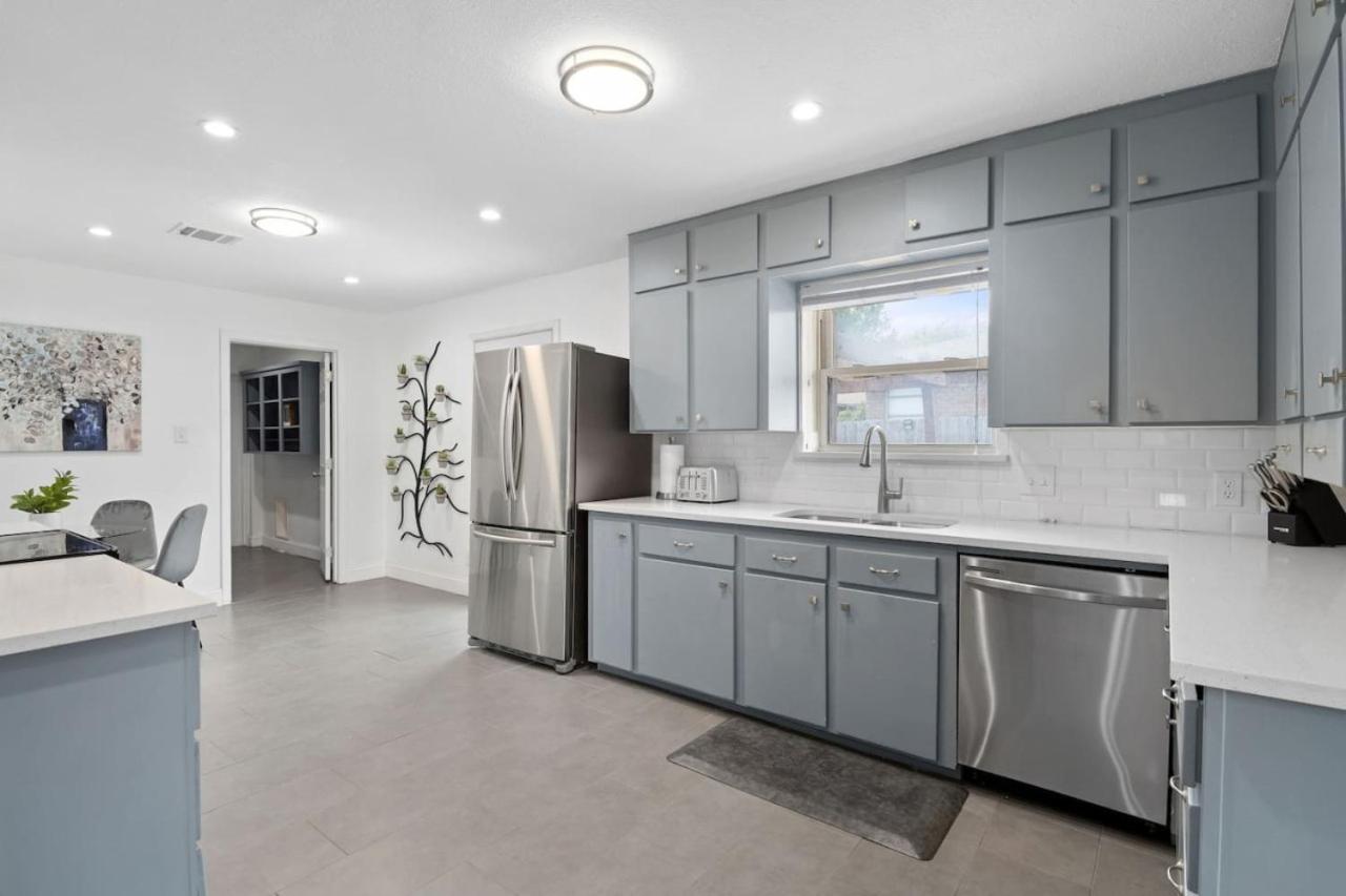 5 STAR House - Cozy & Charming Centrally Located view 4